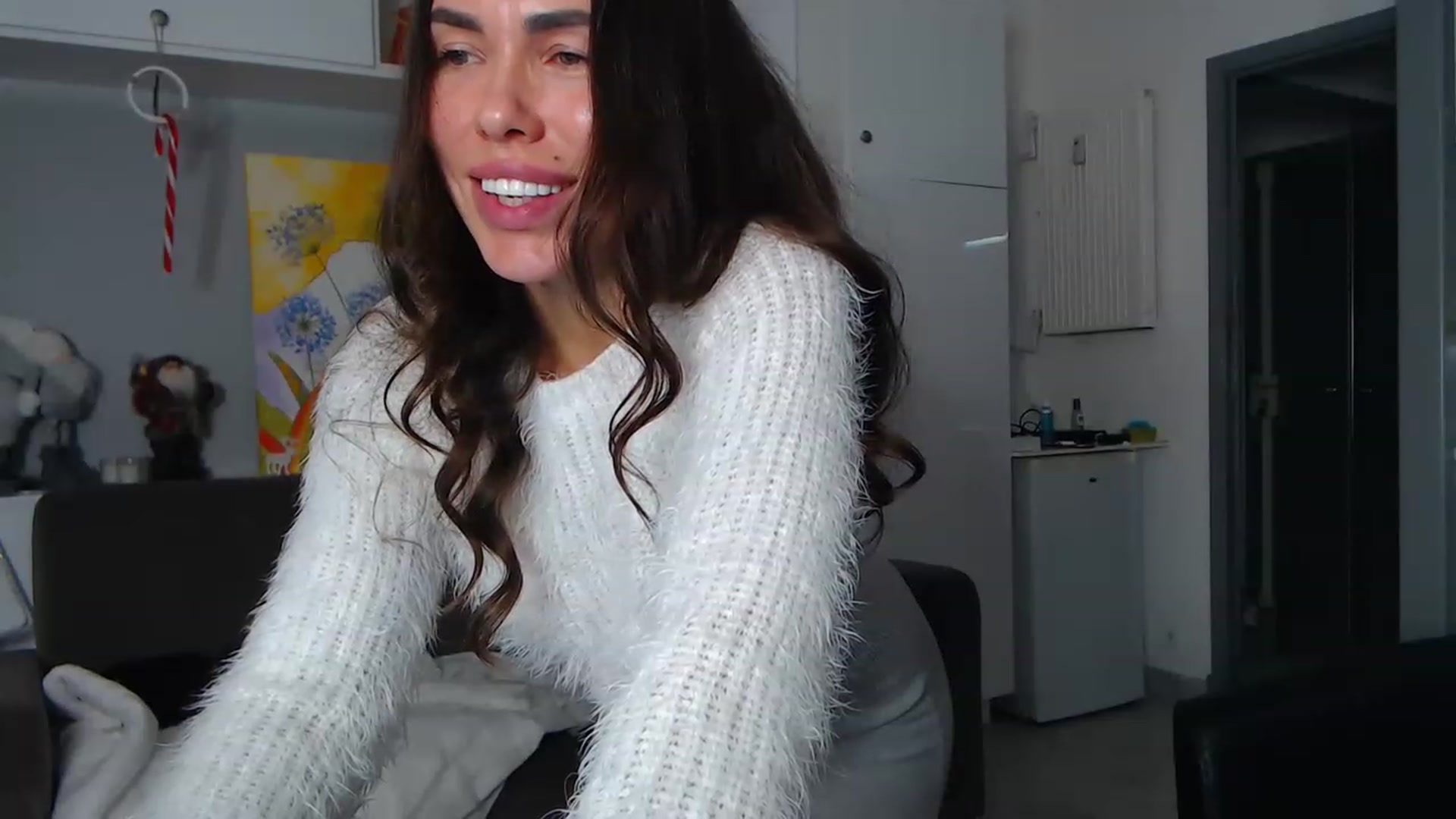 Gallery image thumbnail from VikiEvans's myfreecams stream on, 12/27/2022, 18:13 image 16 of 20