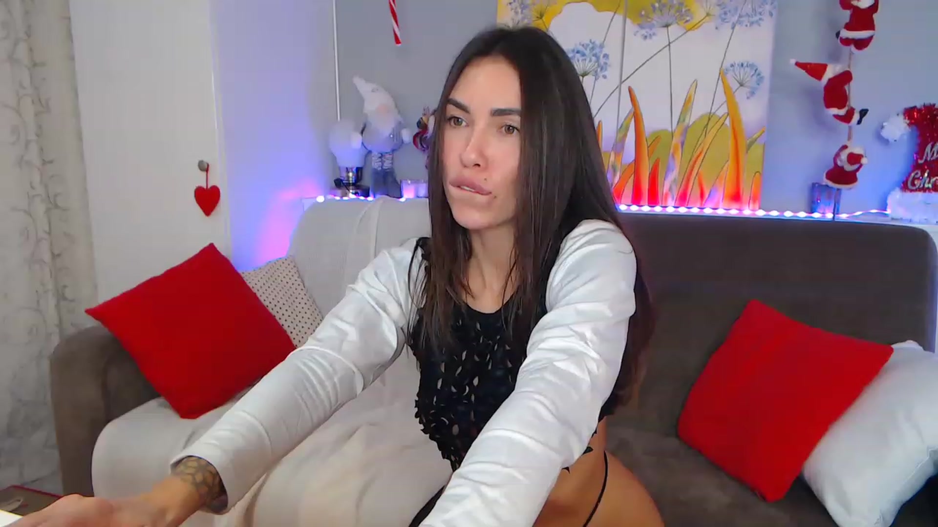 Gallery image thumbnail from VikiEvans's myfreecams stream on, 12/29/2022, 17:16 image 20 of 20