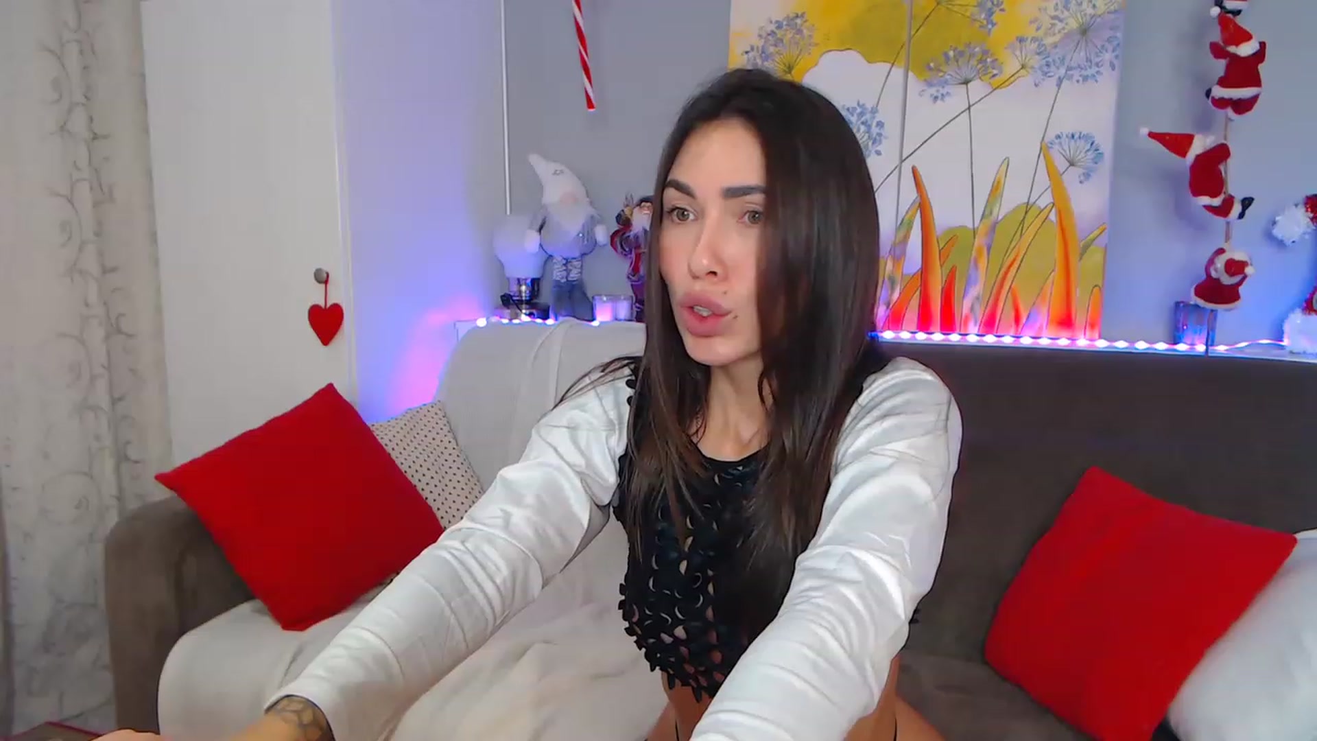 Gallery image thumbnail from VikiEvans's myfreecams stream on, 12/29/2022, 17:16 image 18 of 20