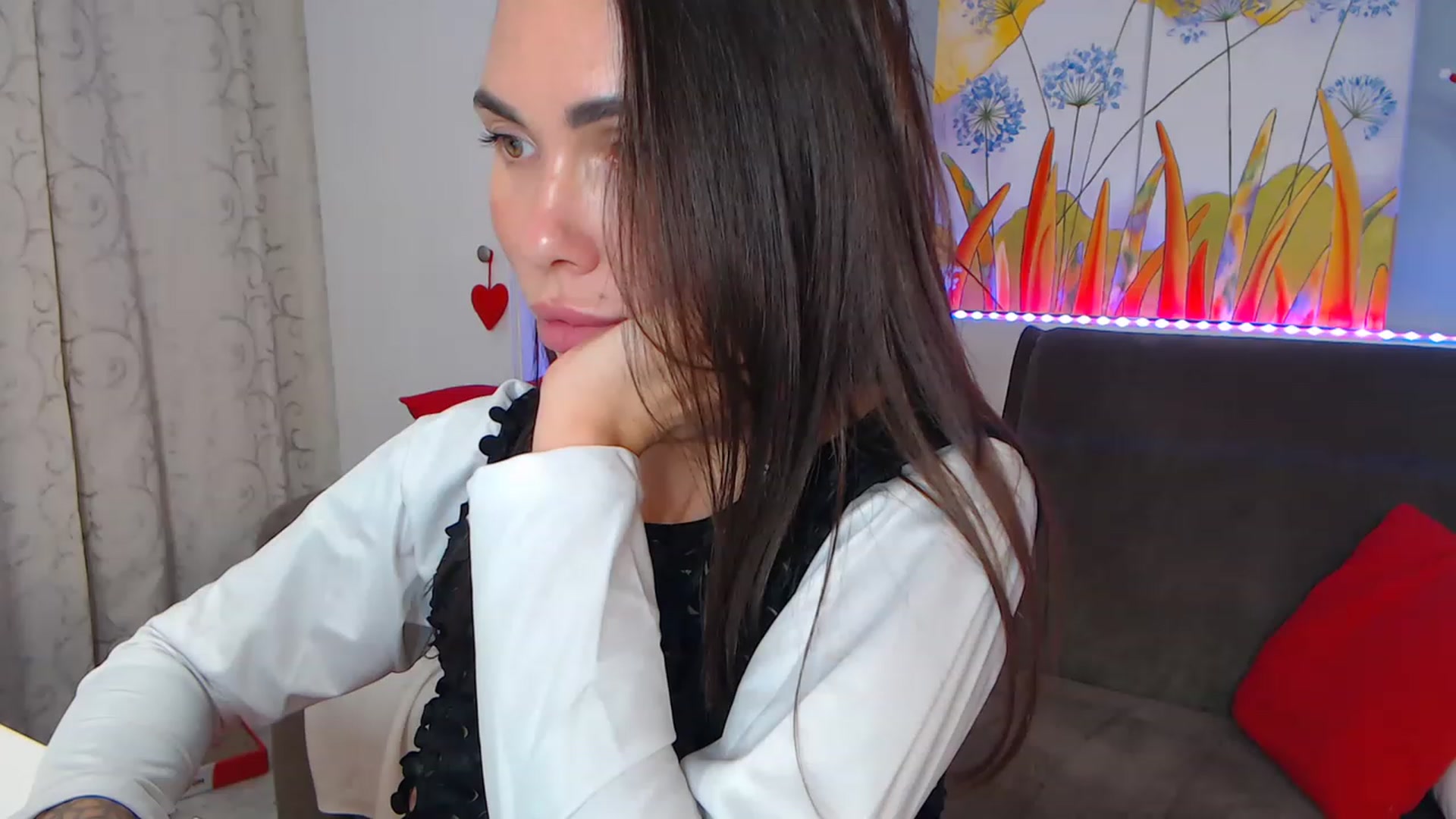 Gallery image thumbnail from VikiEvans's myfreecams stream on, 12/29/2022, 22:18 image 16 of 20