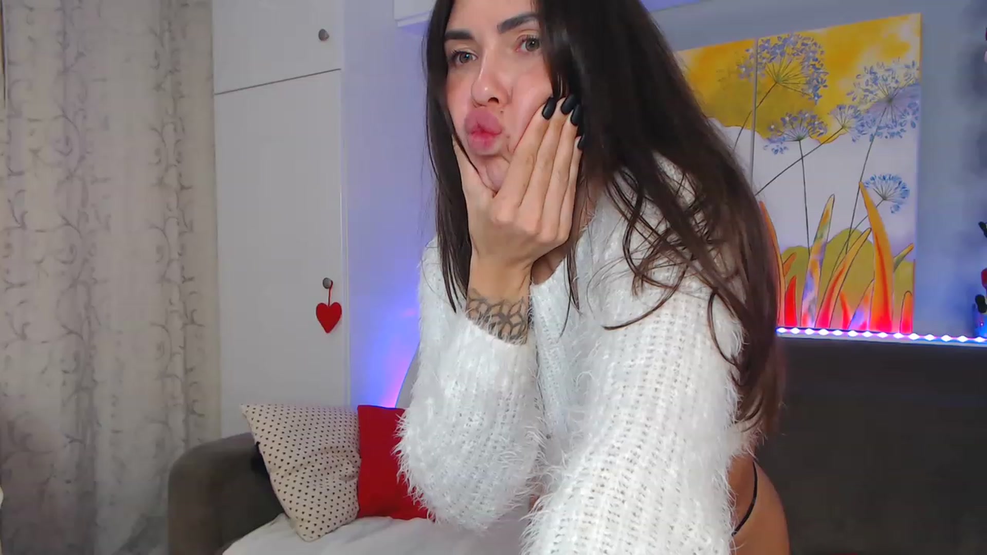 Gallery image thumbnail from VikiEvans's myfreecams stream on, 01/01/2023, 24:03 image 5 of 20