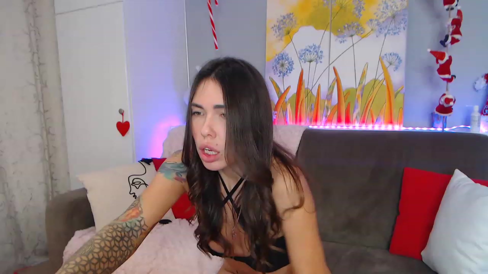 Gallery image thumbnail from VikiEvans's myfreecams stream on, 01/10/2023, 18:22 image 12 of 20