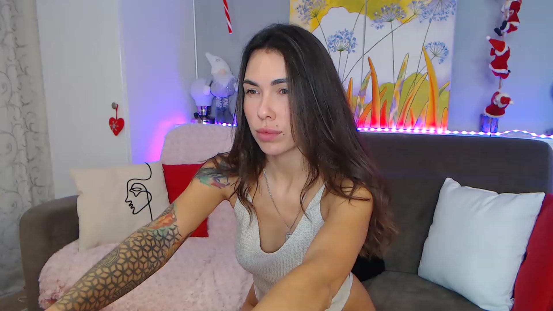 Gallery image thumbnail from VikiEvans's myfreecams stream on, 01/12/2023, 16:34 image 17 of 20