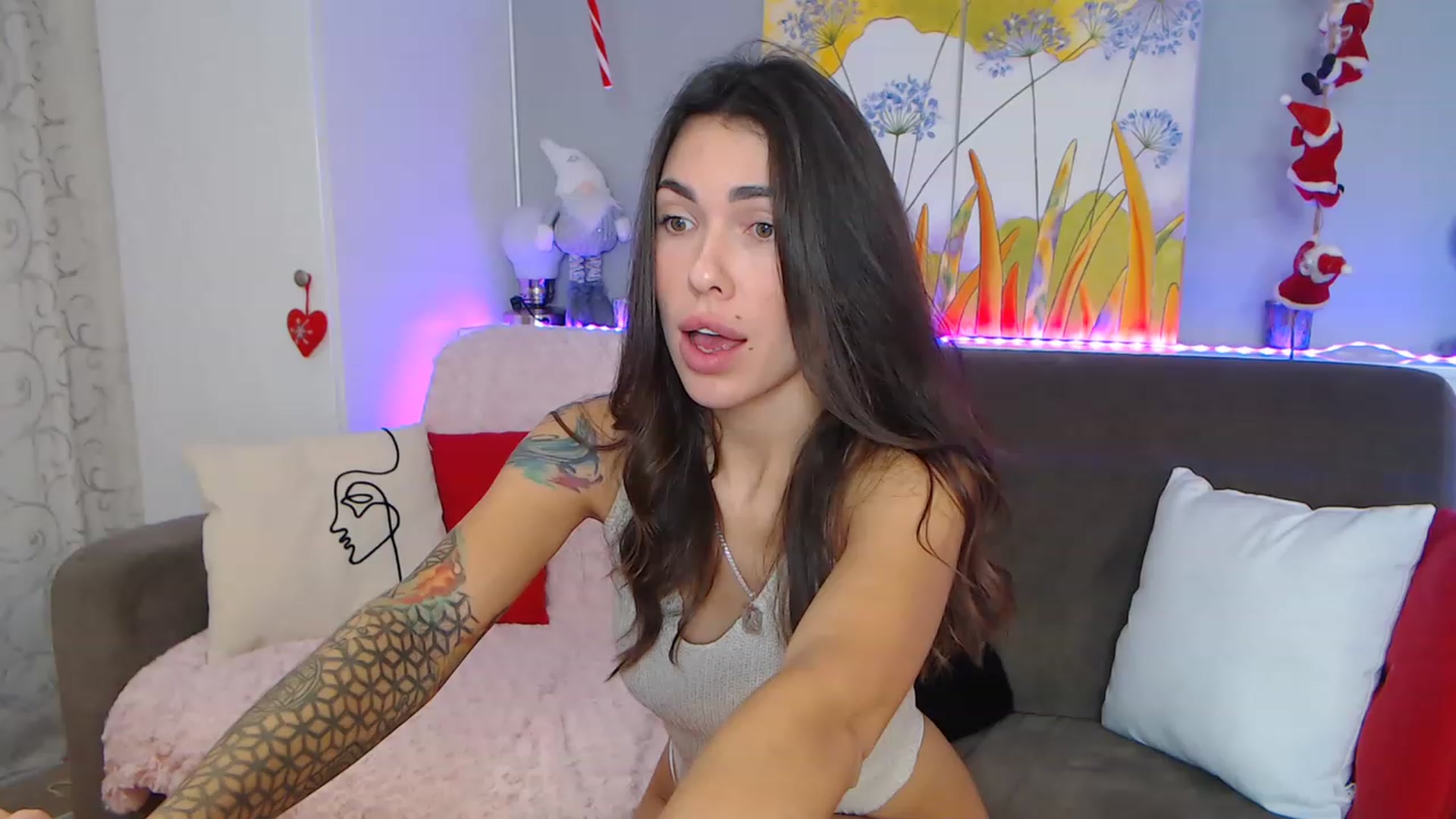 Gallery image thumbnail from VikiEvans's myfreecams stream on, 01/12/2023, 16:34 image 15 of 20