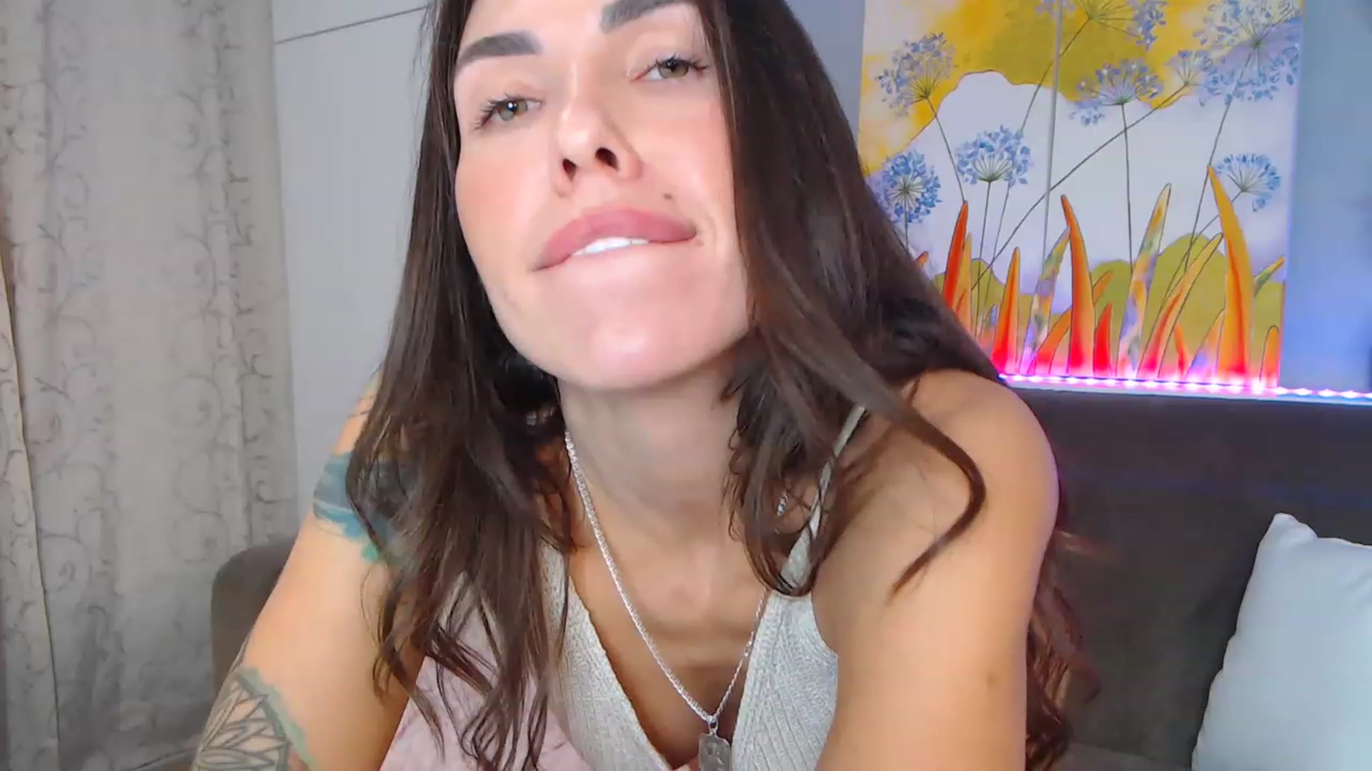 Gallery image thumbnail from VikiEvans's myfreecams stream on, 01/12/2023, 17:21 image 16 of 20