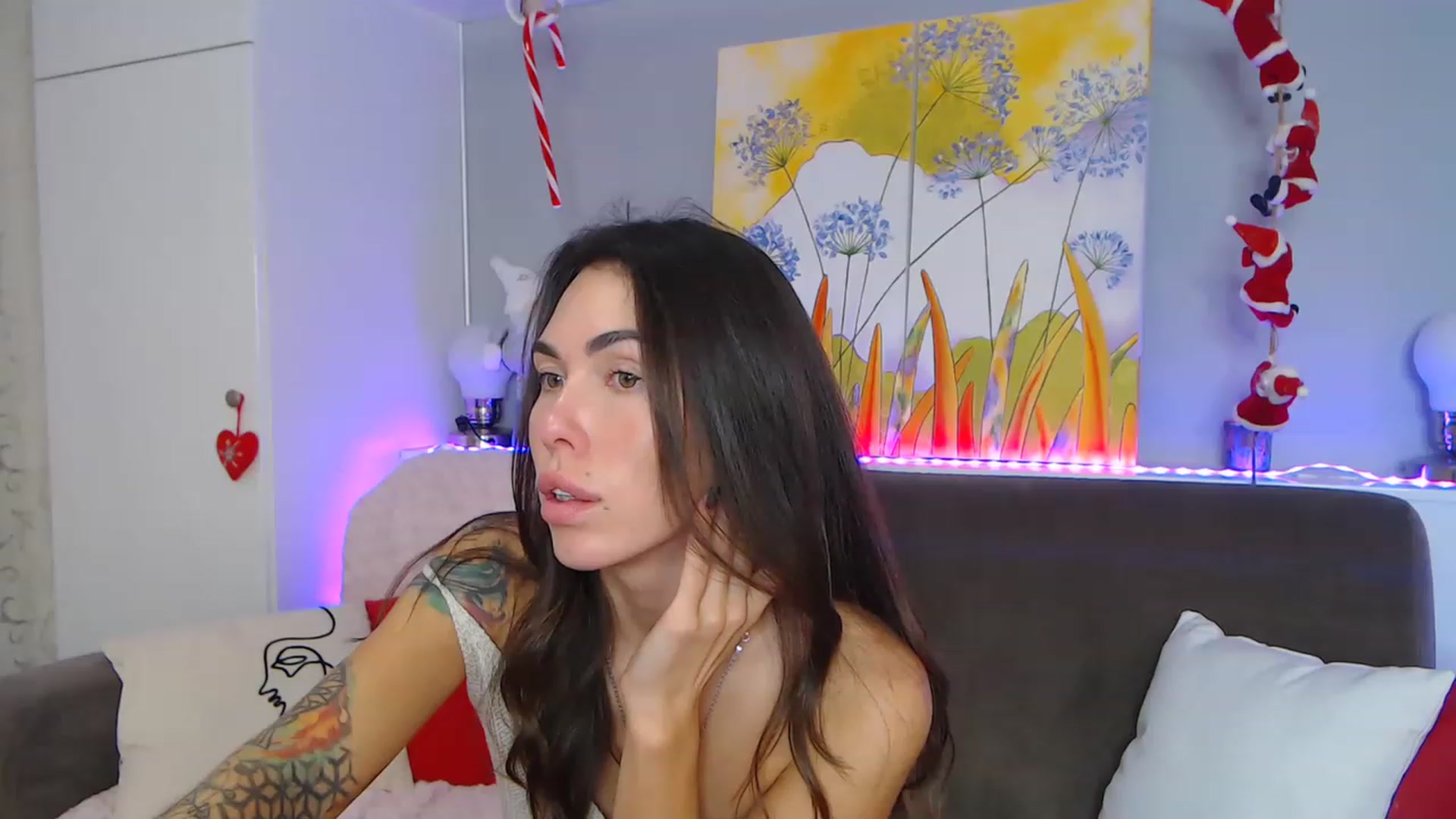 Gallery image thumbnail from VikiEvans's myfreecams stream on, 01/12/2023, 20:18 image 13 of 20