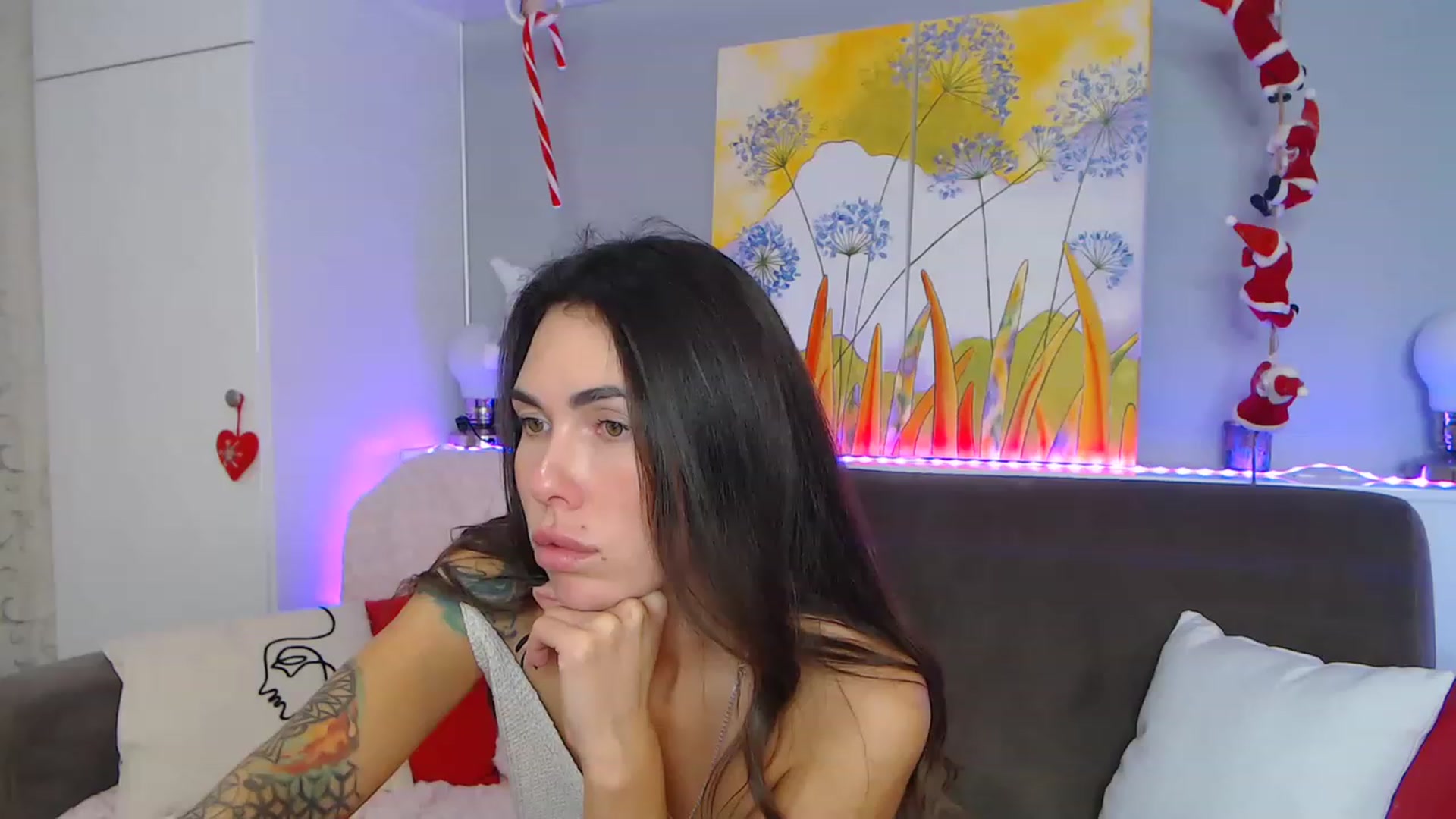 Gallery image thumbnail from VikiEvans's myfreecams stream on, 01/12/2023, 20:18 image 16 of 20