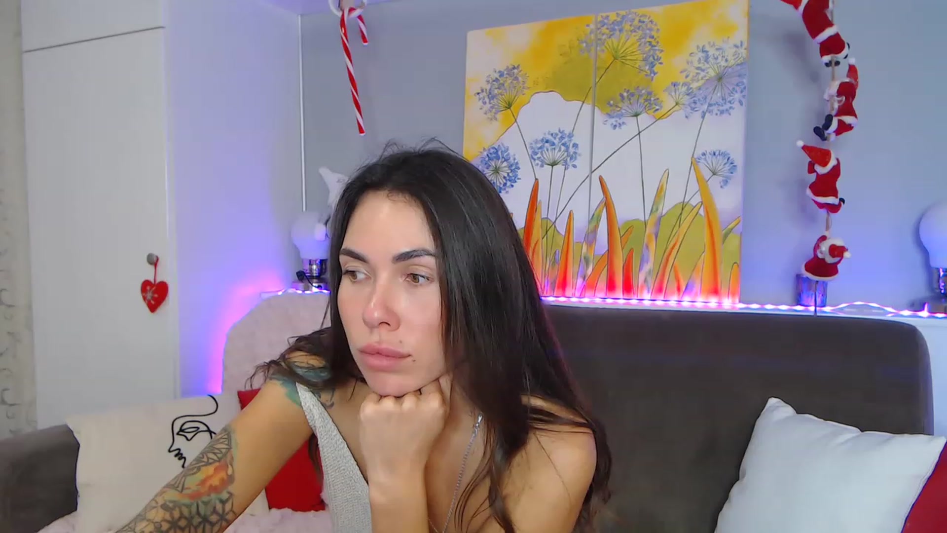 Gallery image thumbnail from VikiEvans's myfreecams stream on, 01/12/2023, 20:18 image 15 of 20