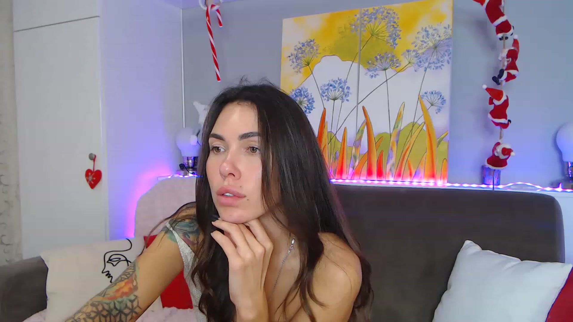 Gallery image thumbnail from VikiEvans's myfreecams stream on, 01/12/2023, 20:18 image 12 of 20