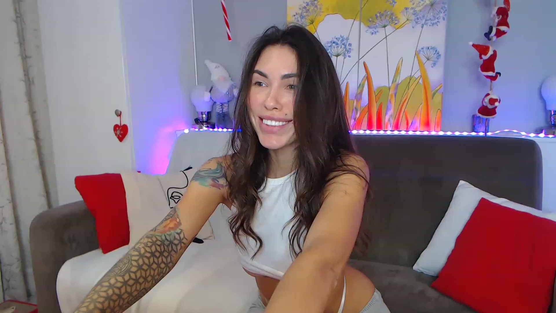Gallery image thumbnail from VikiEvans's myfreecams stream on, 01/15/2023, 19:32 image 3 of 20