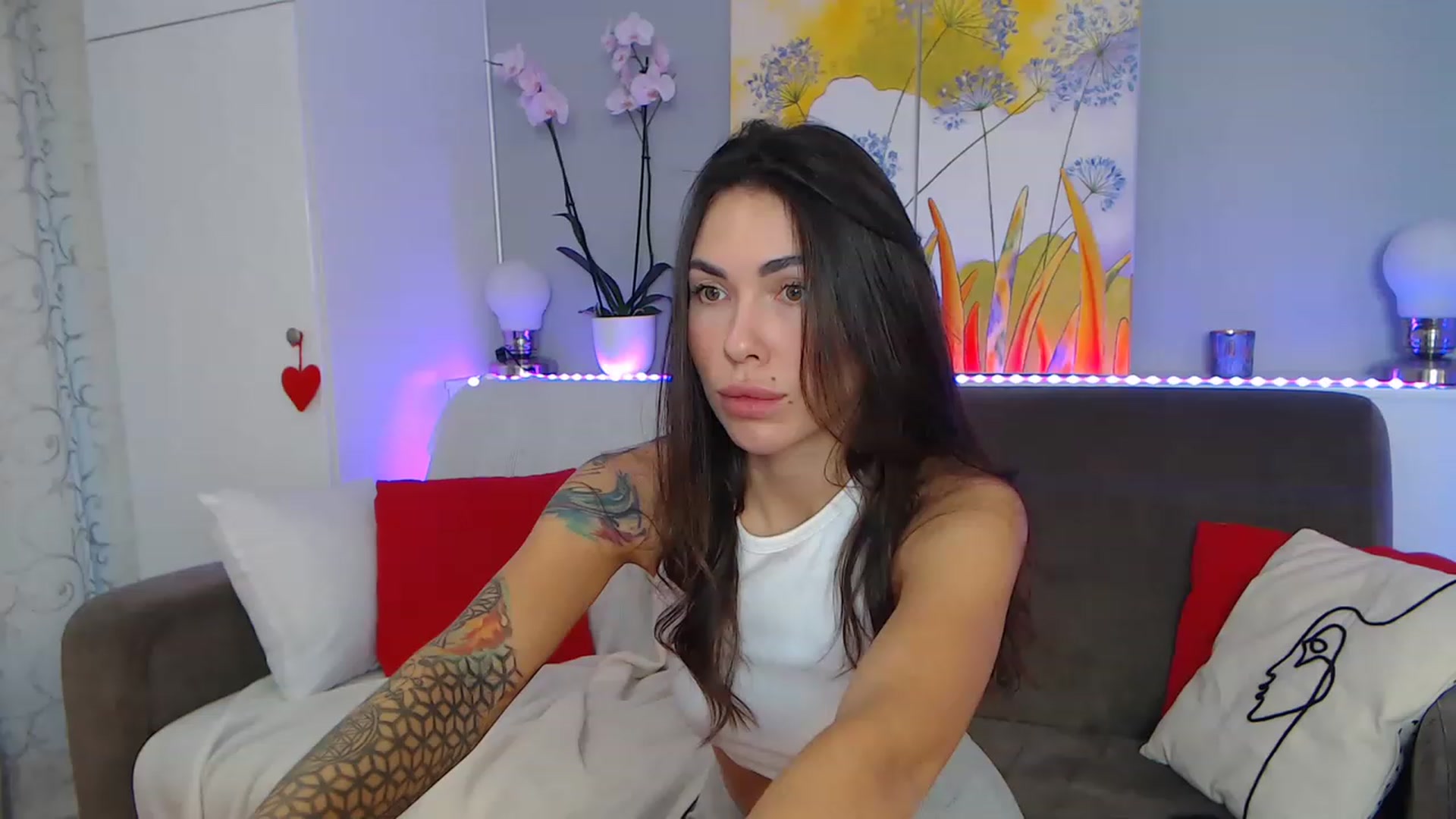 Gallery image thumbnail from VikiEvans's myfreecams stream on, 01/16/2023, 16:31 image 14 of 20