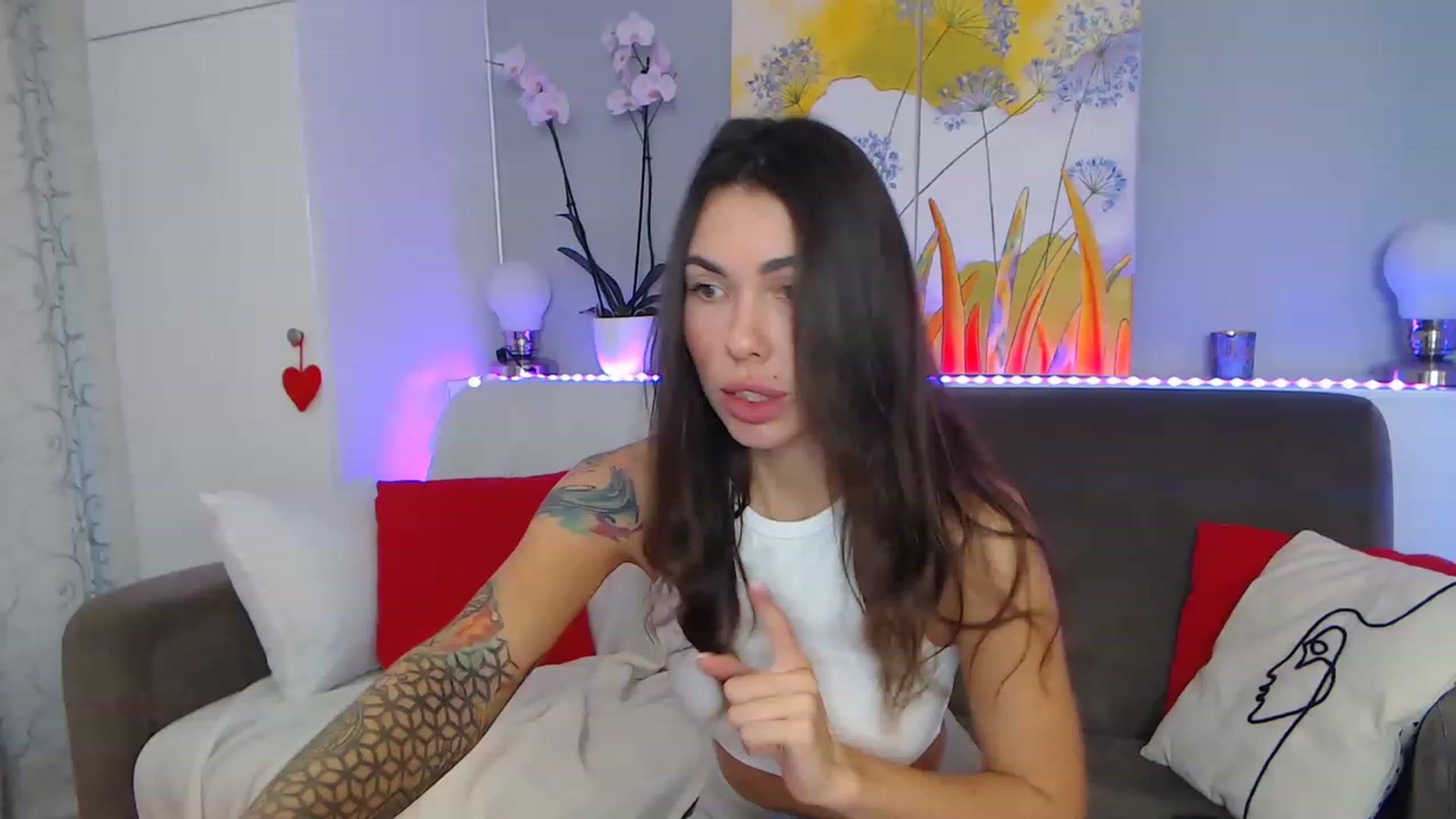 Gallery image thumbnail from VikiEvans's myfreecams stream on, 01/16/2023, 16:31 image 16 of 20