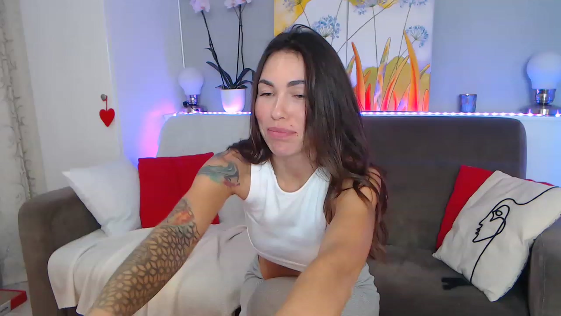 Gallery image thumbnail from VikiEvans's myfreecams stream on, 01/16/2023, 17:42 image 17 of 20