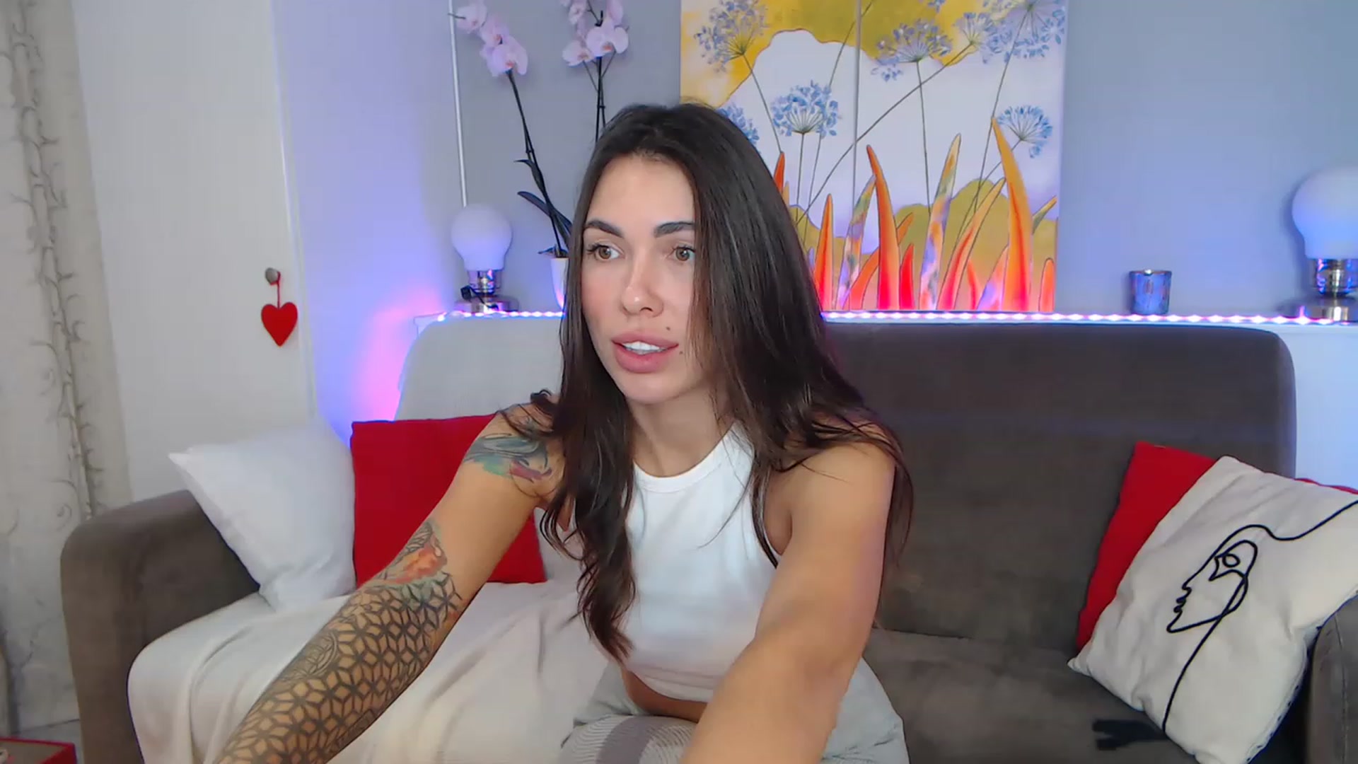 Gallery image thumbnail from VikiEvans's myfreecams stream on, 01/16/2023, 17:42 image 10 of 20