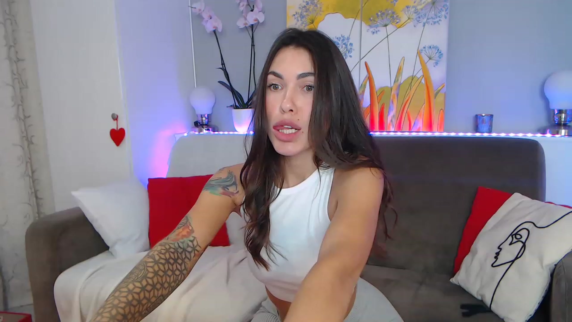 Gallery image thumbnail from VikiEvans's myfreecams stream on, 01/16/2023, 17:42 image 3 of 20