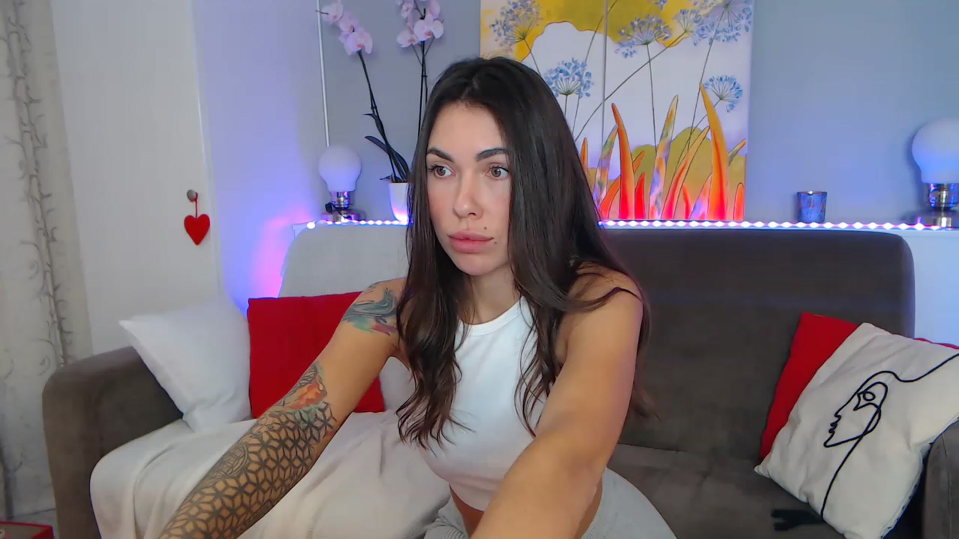 Gallery image thumbnail from VikiEvans's myfreecams stream on, 01/16/2023, 17:42 image 5 of 20