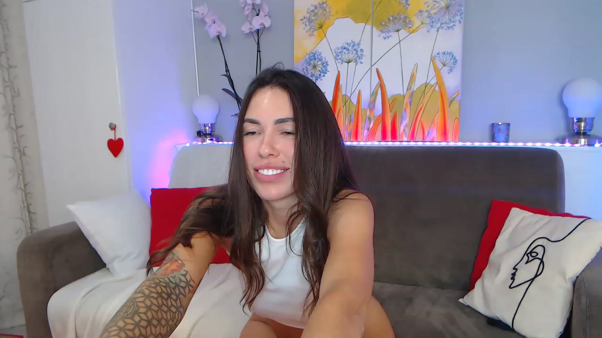 Gallery image thumbnail from VikiEvans's myfreecams stream on, 01/16/2023, 18:58 image 11 of 20