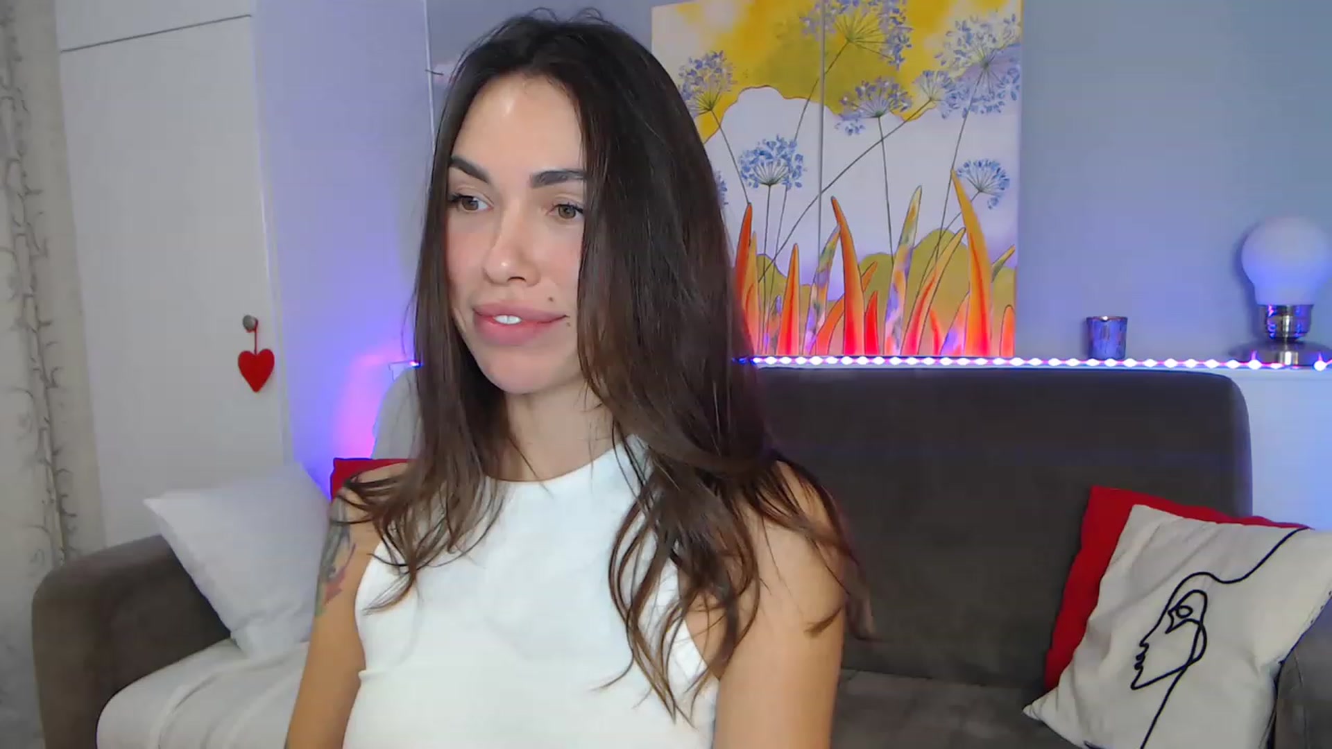 Gallery image thumbnail from VikiEvans's myfreecams stream on, 01/16/2023, 18:58 image 5 of 20