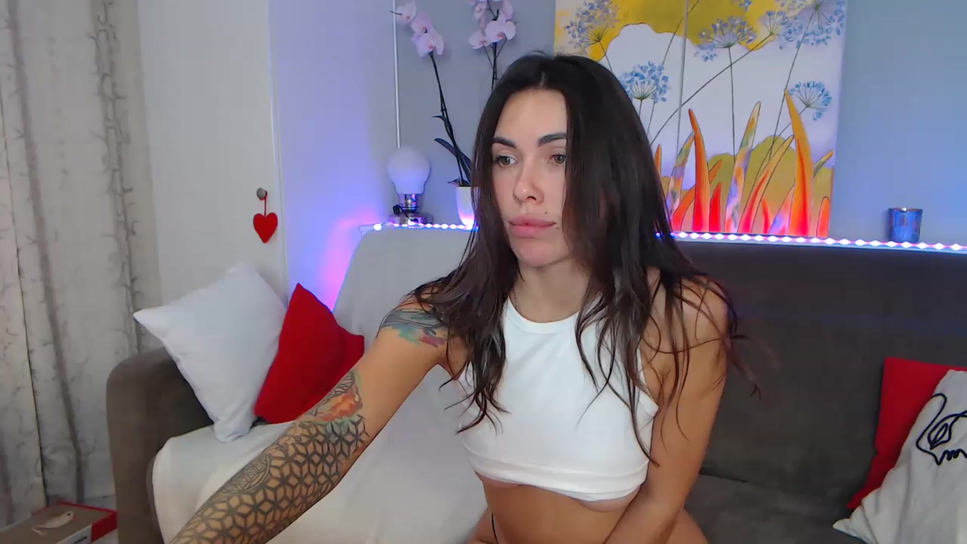 Gallery image thumbnail from VikiEvans's myfreecams stream on, 01/16/2023, 21:42 image 18 of 20