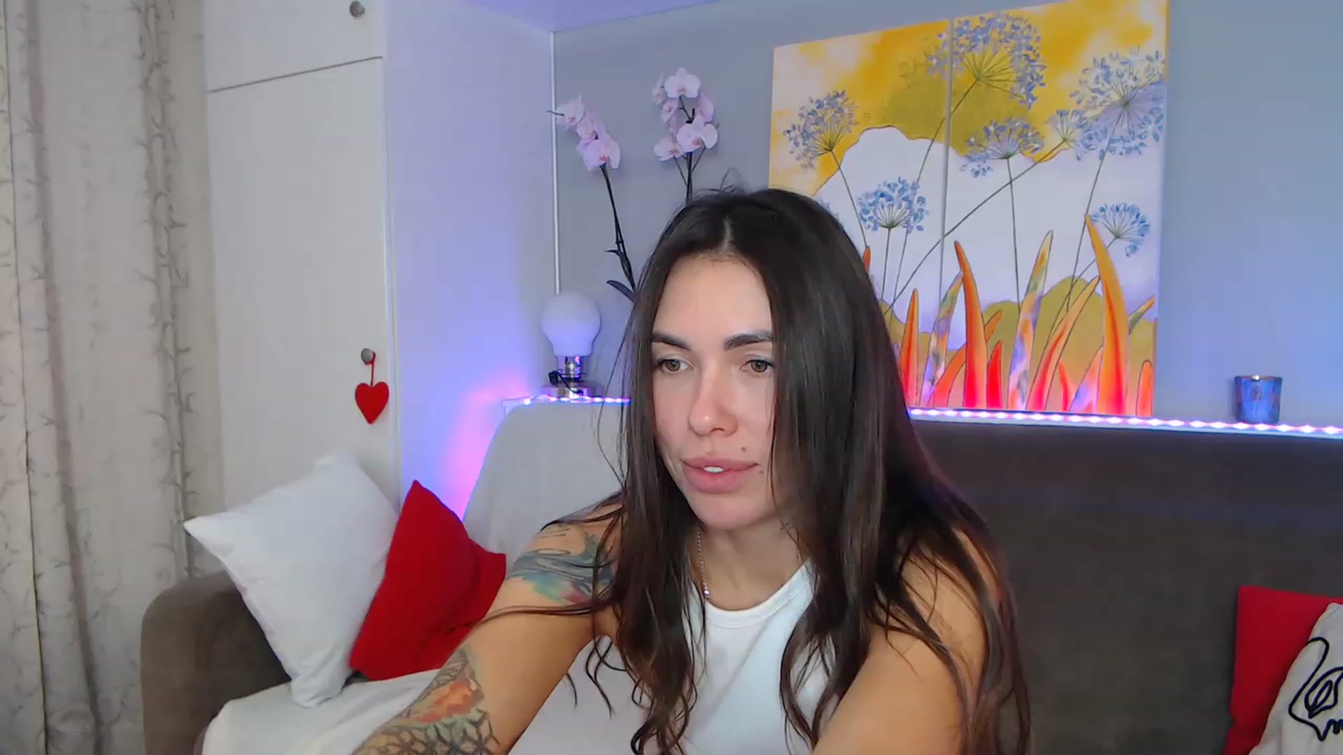Gallery image thumbnail from VikiEvans's myfreecams stream on, 01/16/2023, 21:42 image 15 of 20