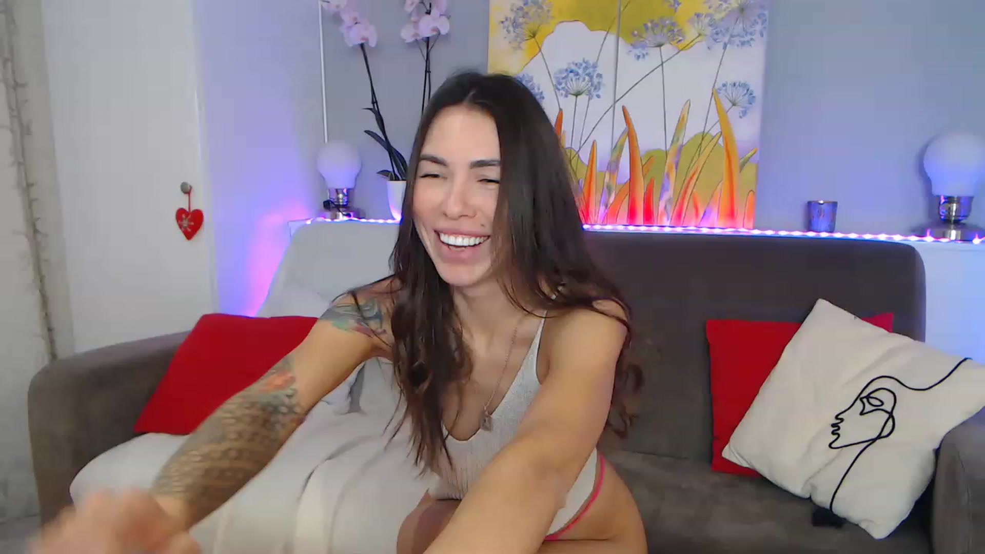 Gallery image thumbnail from VikiEvans's myfreecams stream on, 01/19/2023, 17:23 image 5 of 20