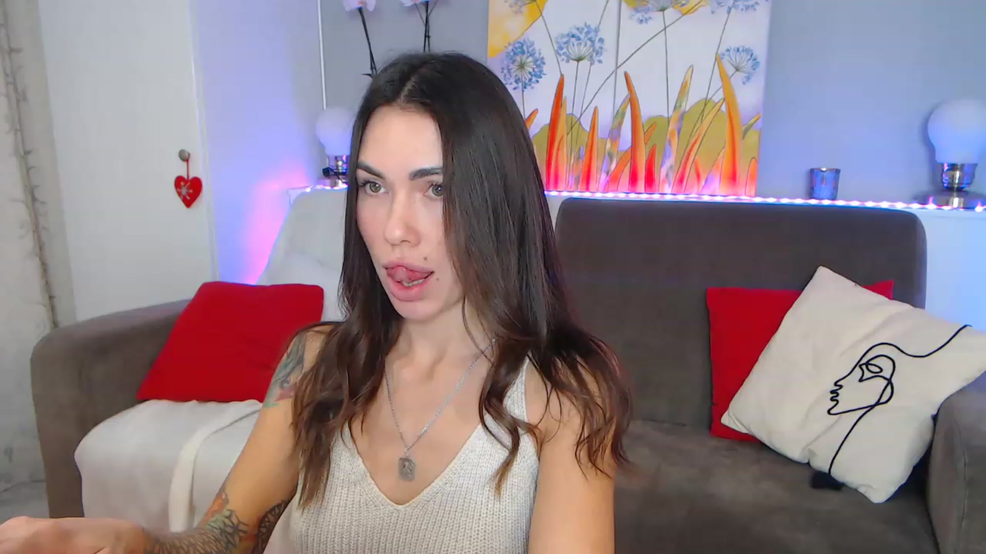 Gallery image thumbnail from VikiEvans's myfreecams stream on, 01/19/2023, 17:23 image 15 of 20