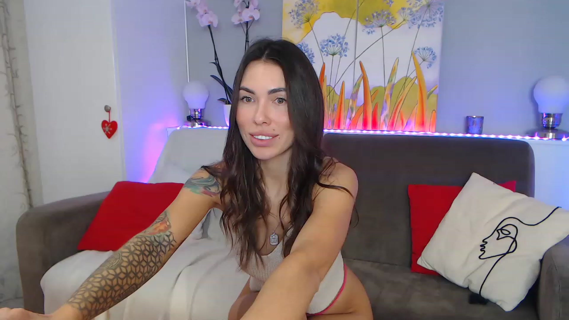 Gallery image thumbnail from VikiEvans's myfreecams stream on, 01/19/2023, 17:23 image 8 of 20