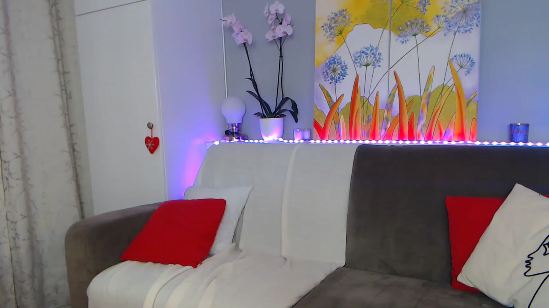 Gallery image thumbnail from VikiEvans's myfreecams stream on, 01/19/2023, 19:25 image 6 of 20