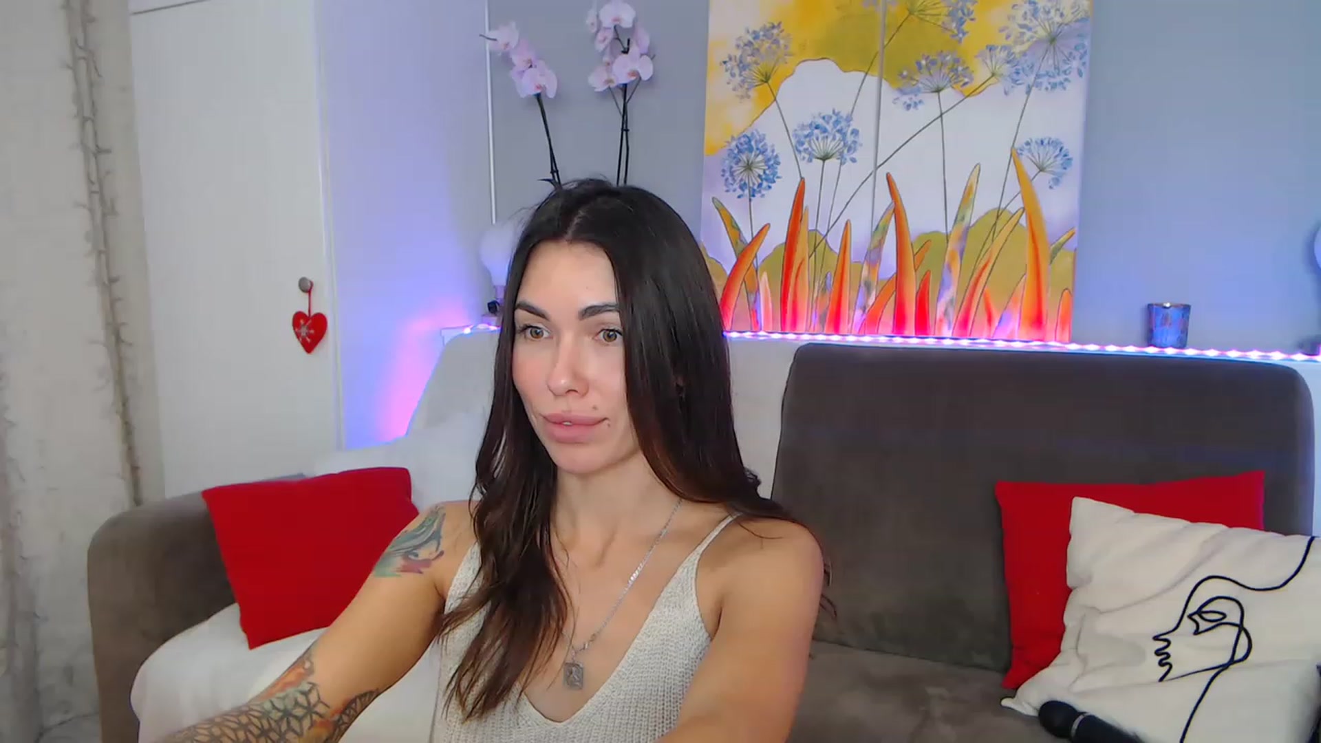 Gallery image thumbnail from VikiEvans's myfreecams stream on, 01/19/2023, 23:05 image 10 of 20