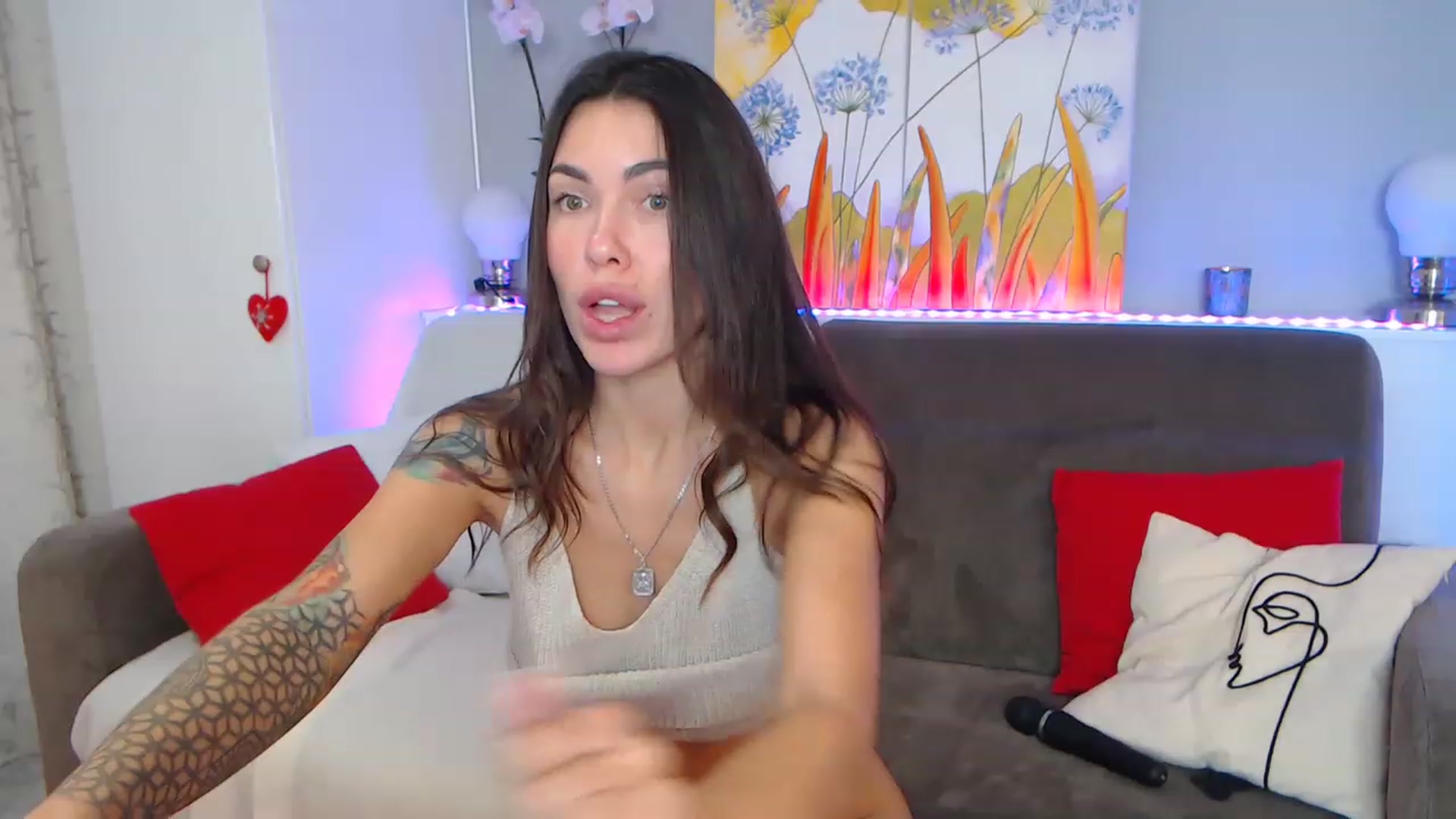 Gallery image thumbnail from VikiEvans's myfreecams stream on, 01/20/2023, 24:01 image 7 of 20