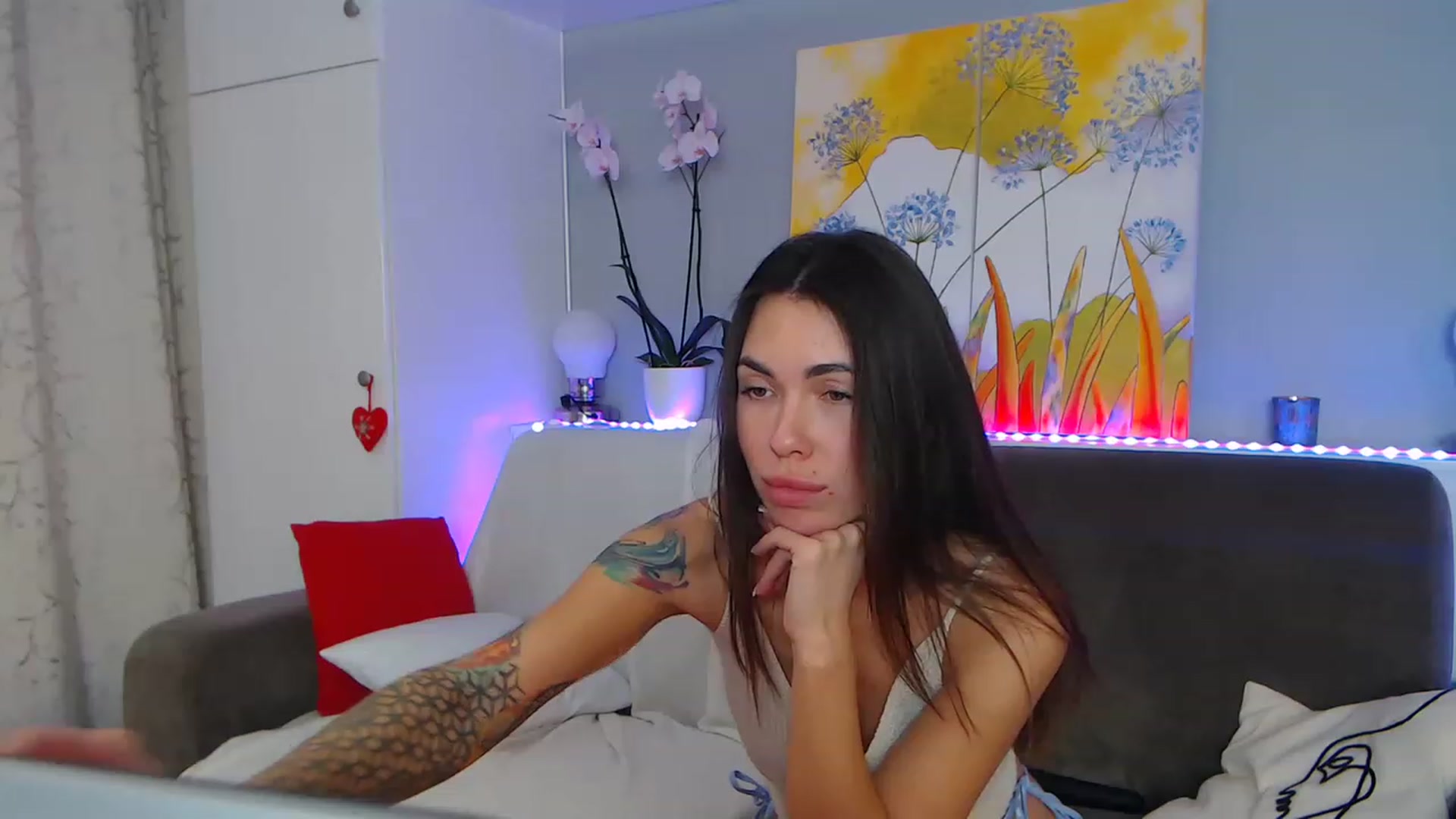 Gallery image thumbnail from VikiEvans's myfreecams stream on, 01/21/2023, 21:33 image 19 of 20