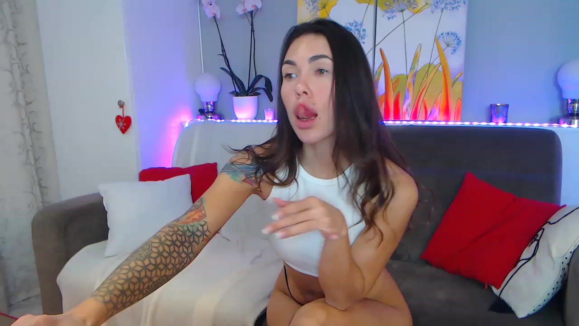 Gallery image thumbnail from VikiEvans's myfreecams stream on, 01/22/2023, 20:20 image 15 of 20