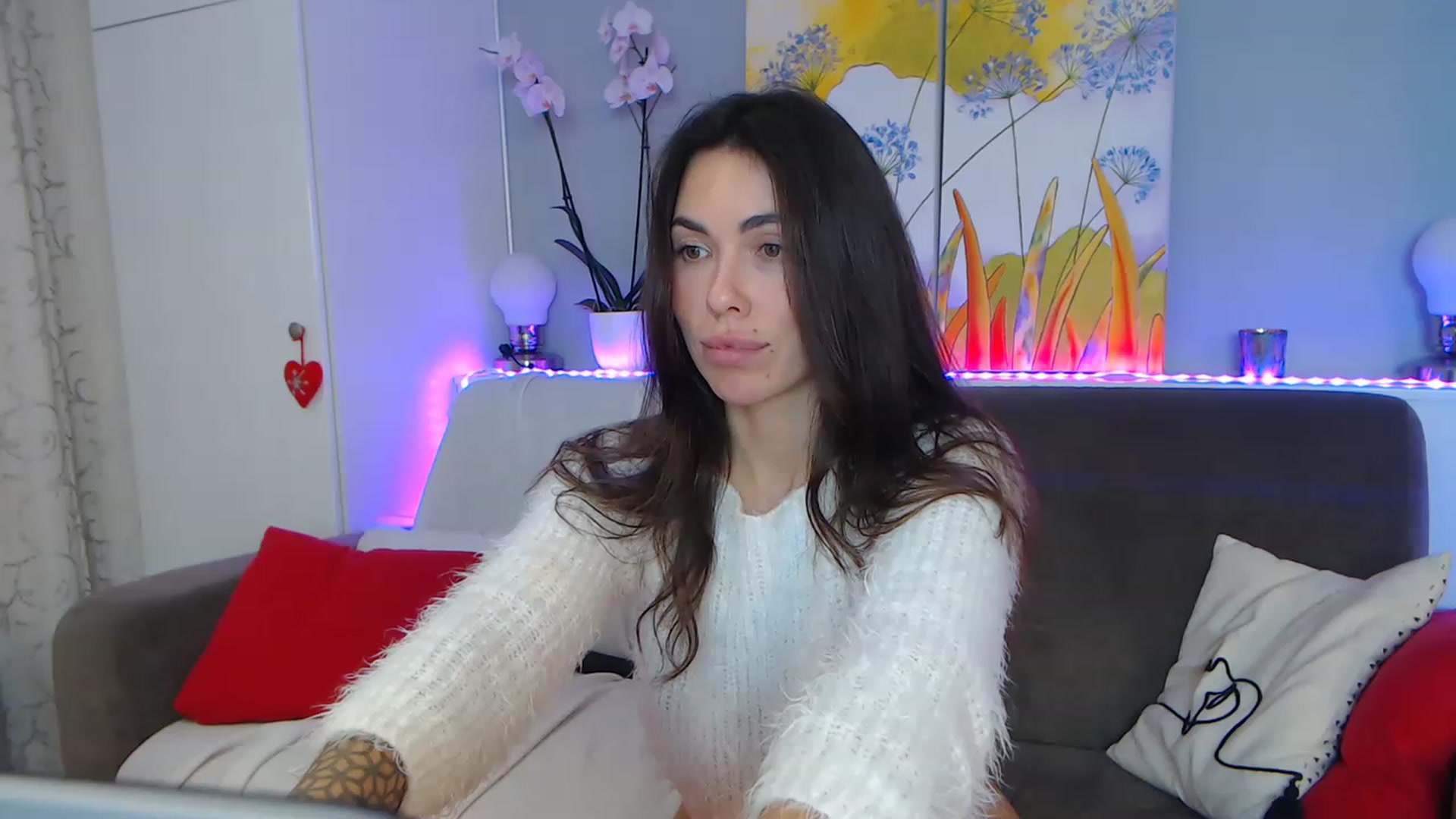 Gallery image thumbnail from VikiEvans's myfreecams stream on, 01/25/2023, 22:00 image 17 of 20