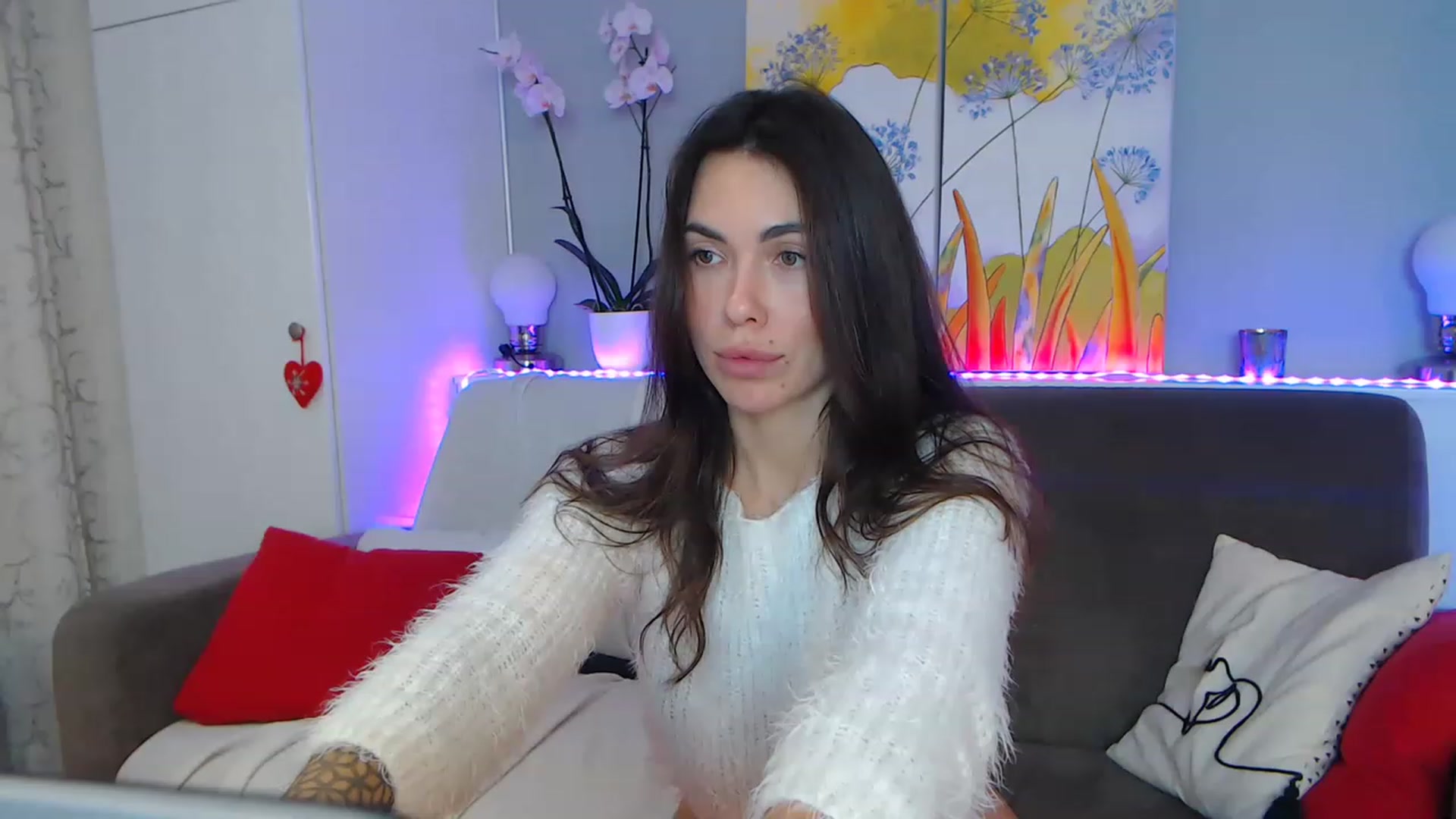 Gallery image thumbnail from VikiEvans's myfreecams stream on, 01/25/2023, 22:00 image 18 of 20