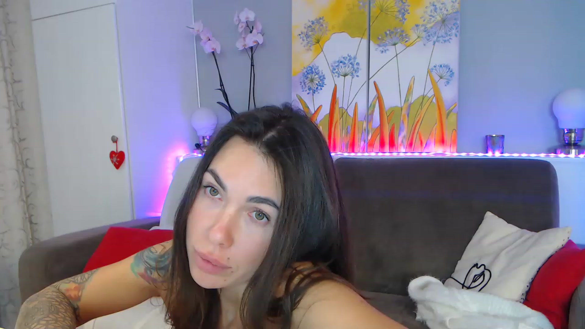 Gallery image thumbnail from VikiEvans's myfreecams stream on, 01/26/2023, 24:18 image 5 of 20