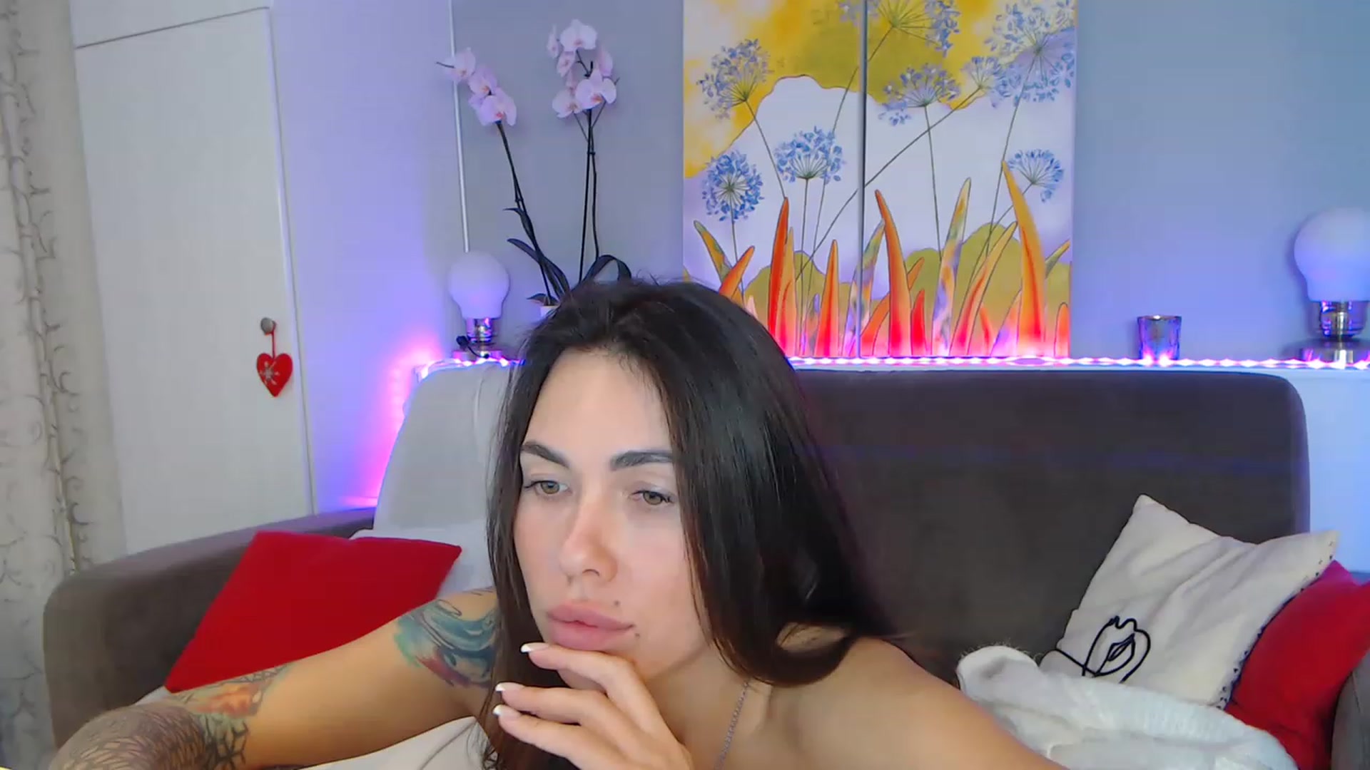 Gallery image thumbnail from VikiEvans's myfreecams stream on, 01/26/2023, 24:18 image 6 of 20