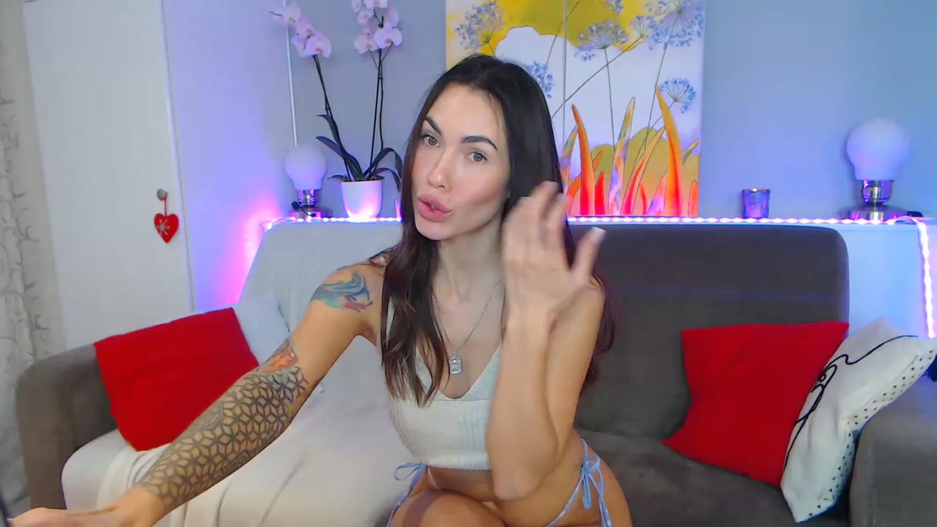 Gallery image thumbnail from VikiEvans's myfreecams stream on, 01/27/2023, 18:59 image 16 of 20