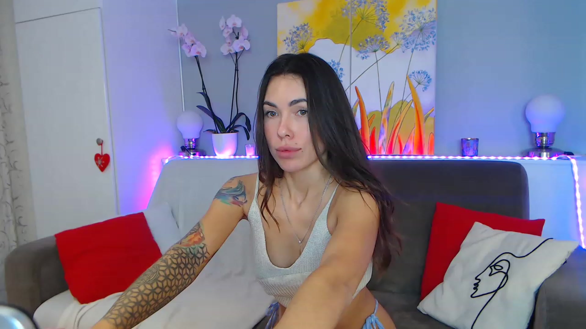 Gallery image thumbnail from VikiEvans's myfreecams stream on, 01/27/2023, 20:10 image 6 of 20