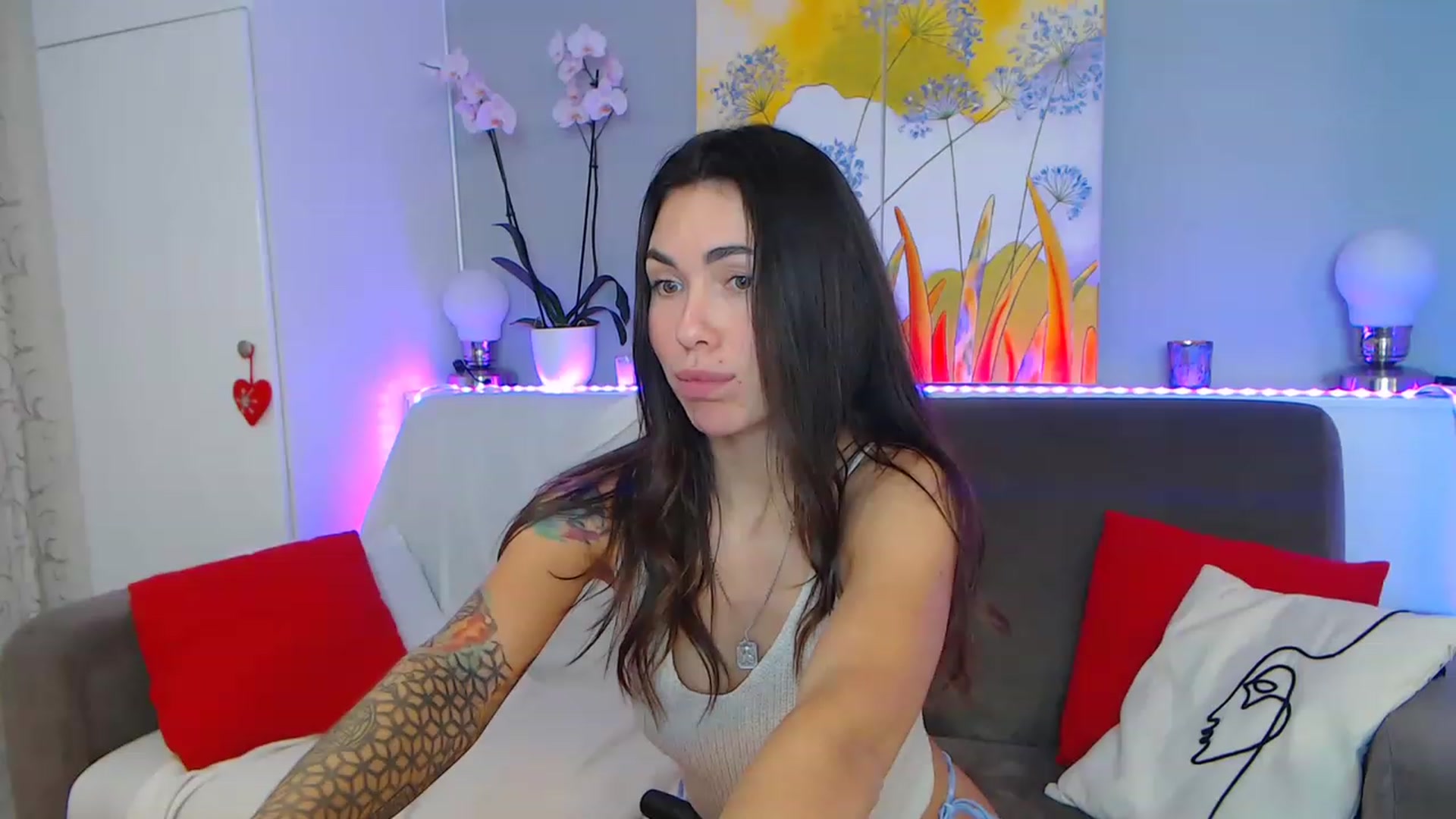 Gallery image thumbnail from VikiEvans's myfreecams stream on, 01/28/2023, 24:53 image 2 of 20