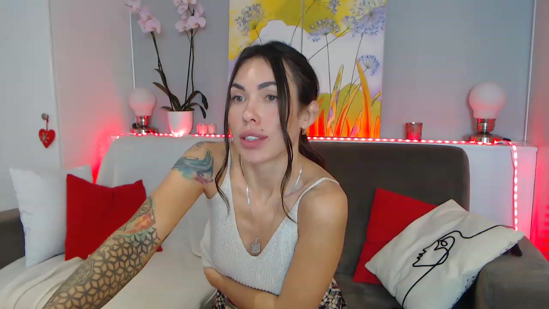 Gallery image thumbnail from VikiEvans's myfreecams stream on, 02/02/2023, 21:49 image 17 of 20