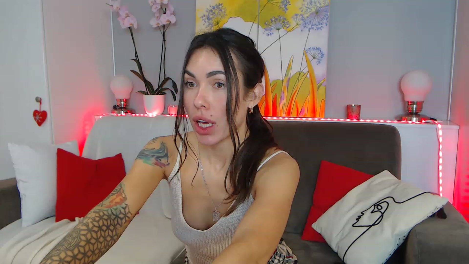 Gallery image thumbnail from VikiEvans's myfreecams stream on, 02/02/2023, 21:49 image 15 of 20
