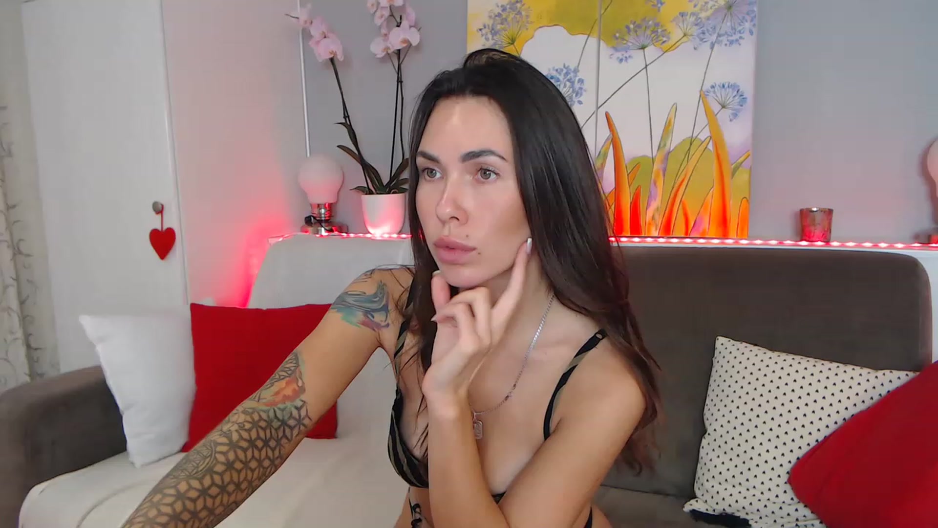 Gallery image thumbnail from VikiEvans's myfreecams stream on, 02/04/2023, 23:01 image 1 of 20