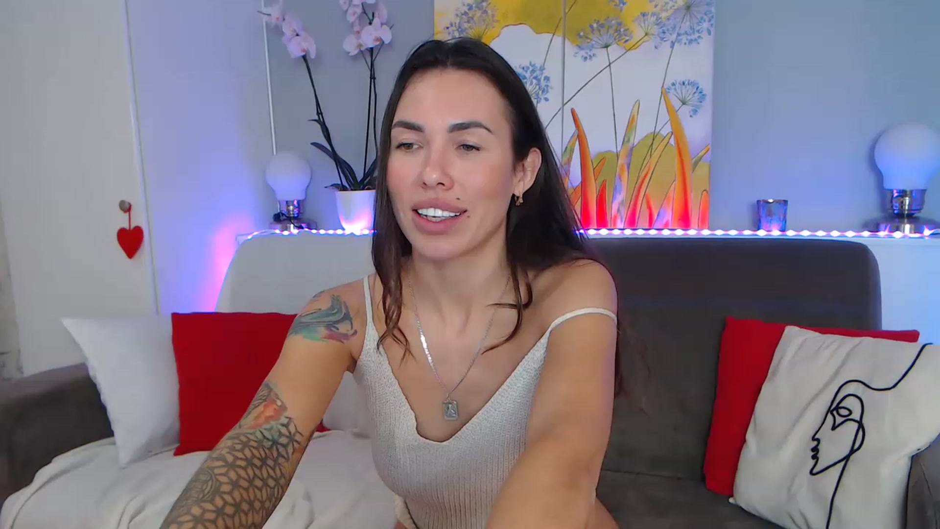Gallery image thumbnail from VikiEvans's myfreecams stream on, 02/07/2023, 17:52 image 16 of 20