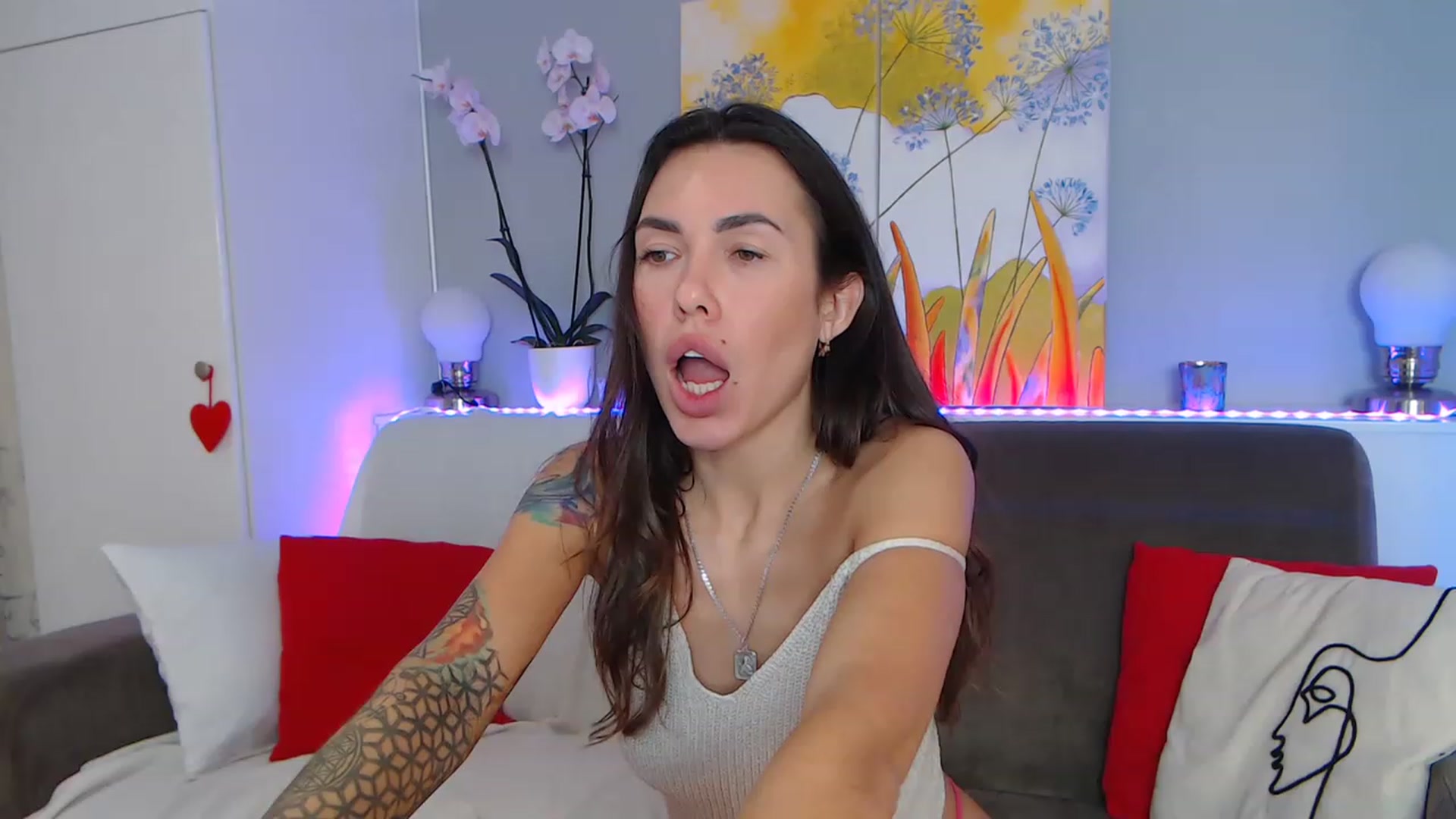 Gallery image thumbnail from VikiEvans's myfreecams stream on, 02/07/2023, 17:52 image 18 of 20
