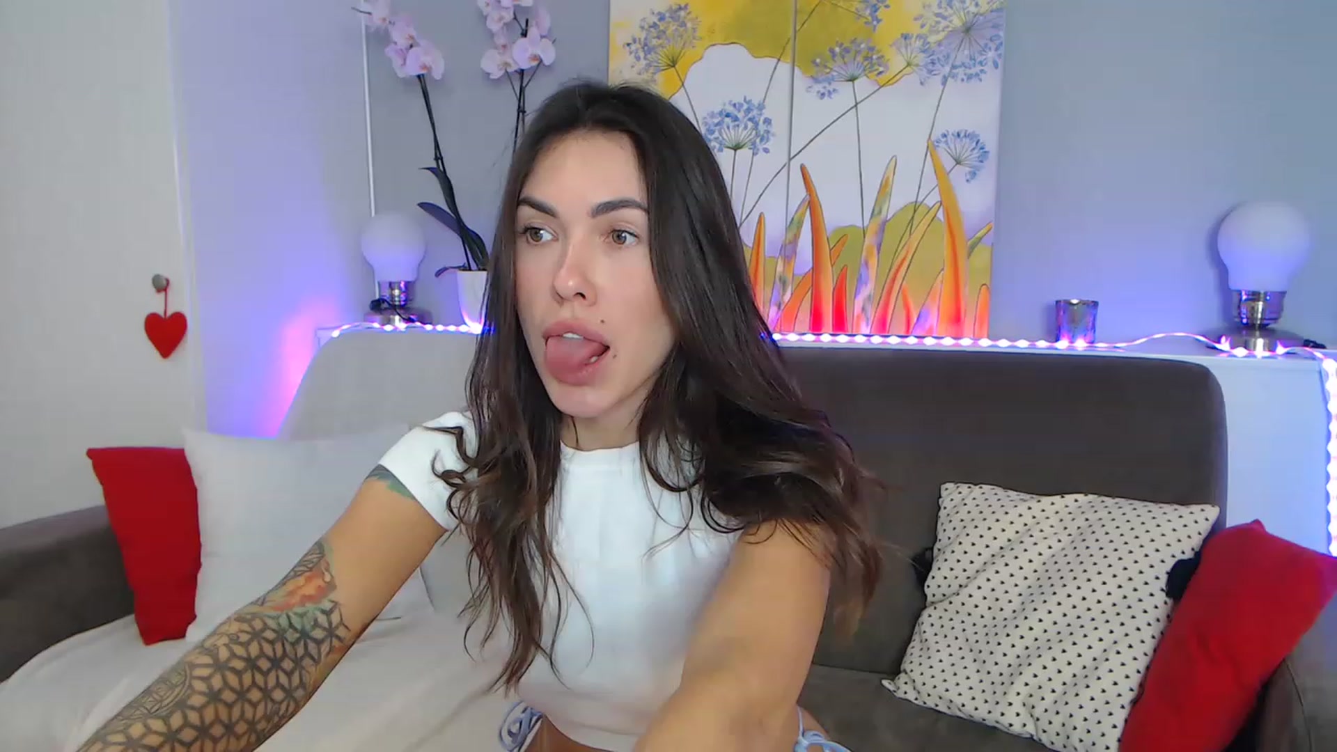 Gallery image thumbnail from VikiEvans's myfreecams stream on, 02/11/2023, 18:37 image 18 of 20