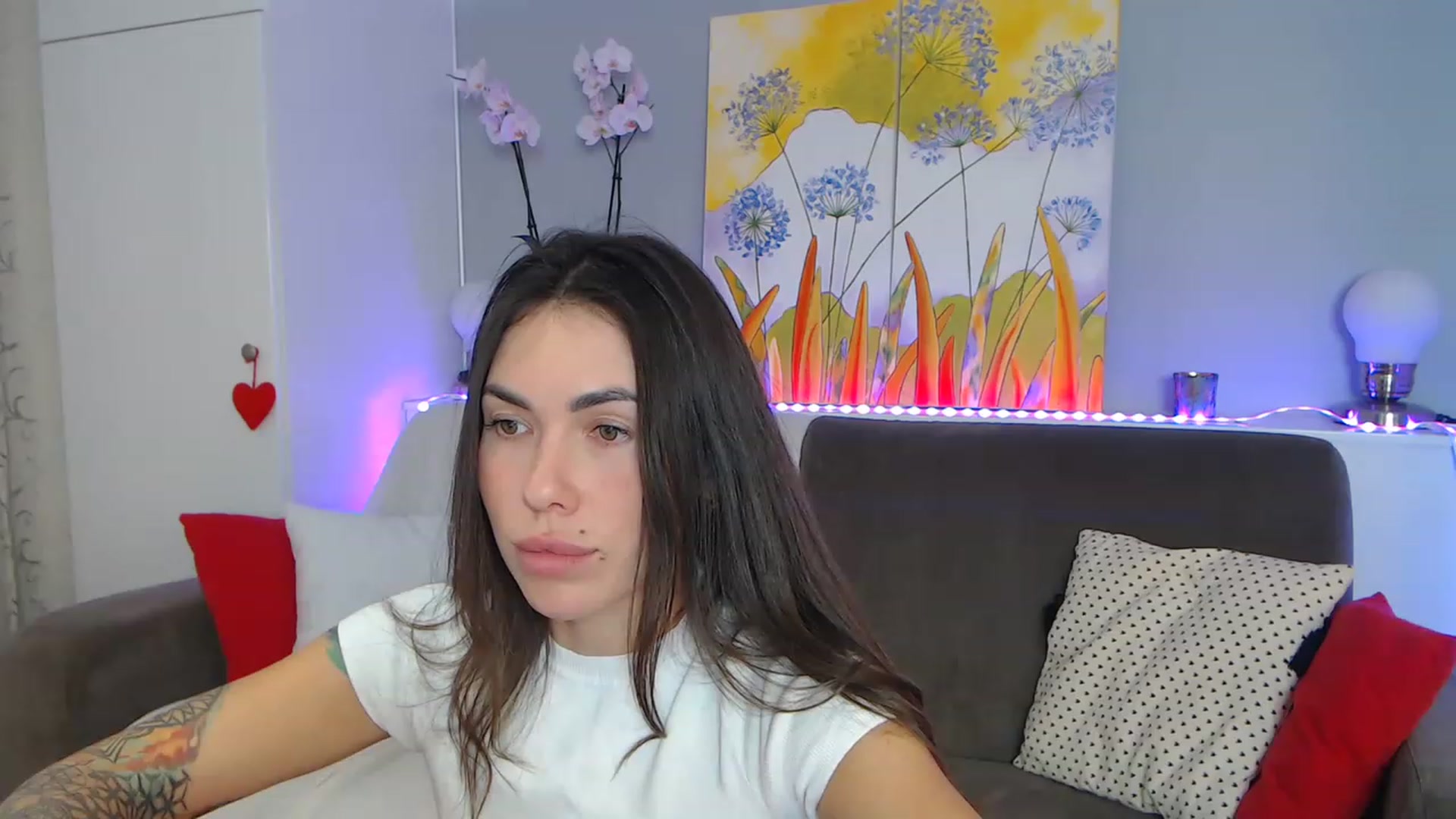 Gallery image thumbnail from VikiEvans's myfreecams stream on, 02/11/2023, 18:37 image 8 of 20