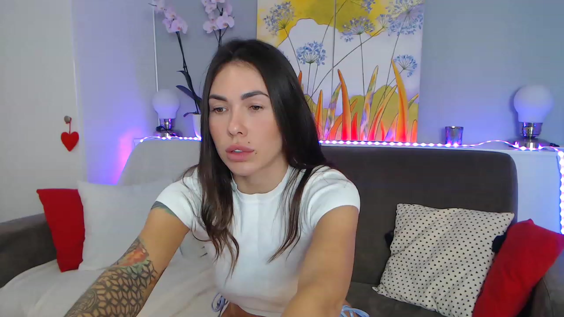 Gallery image thumbnail from VikiEvans's myfreecams stream on, 02/11/2023, 18:37 image 16 of 20