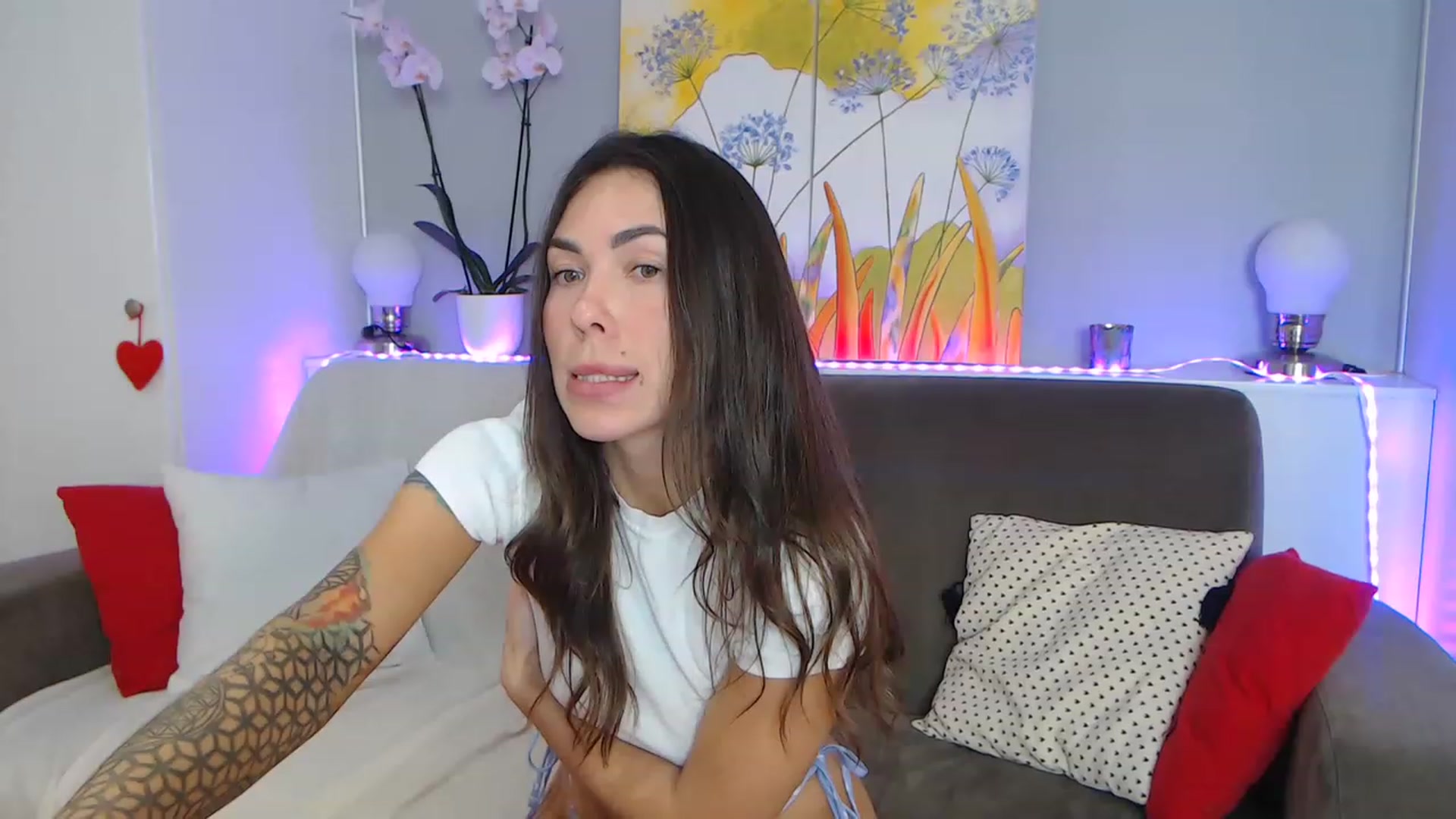 Gallery image thumbnail from VikiEvans's myfreecams stream on, 02/11/2023, 18:37 image 13 of 20