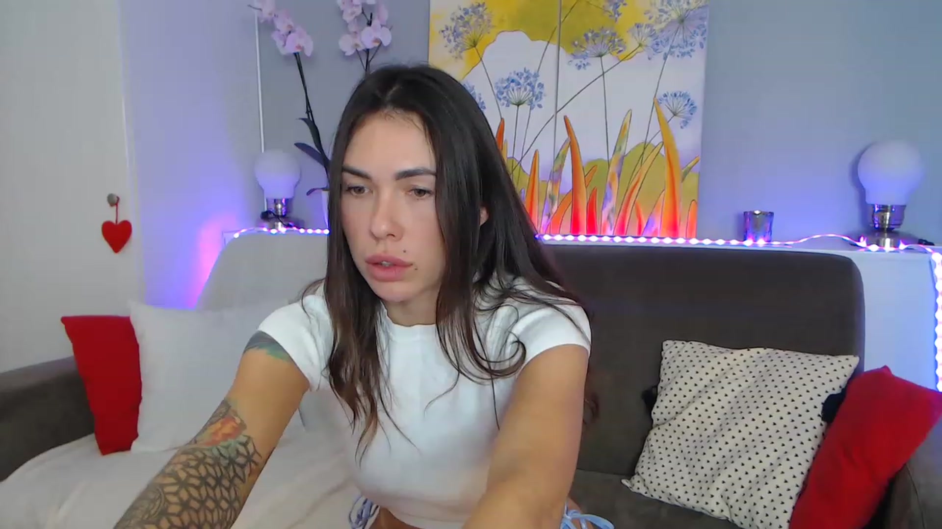 Gallery image thumbnail from VikiEvans's myfreecams stream on, 02/11/2023, 18:37 image 17 of 20