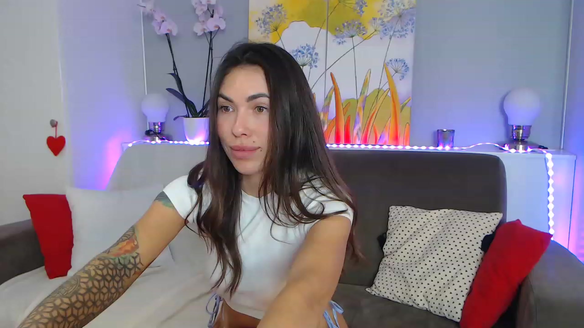 Gallery image thumbnail from VikiEvans's myfreecams stream on, 02/11/2023, 18:37 image 14 of 20